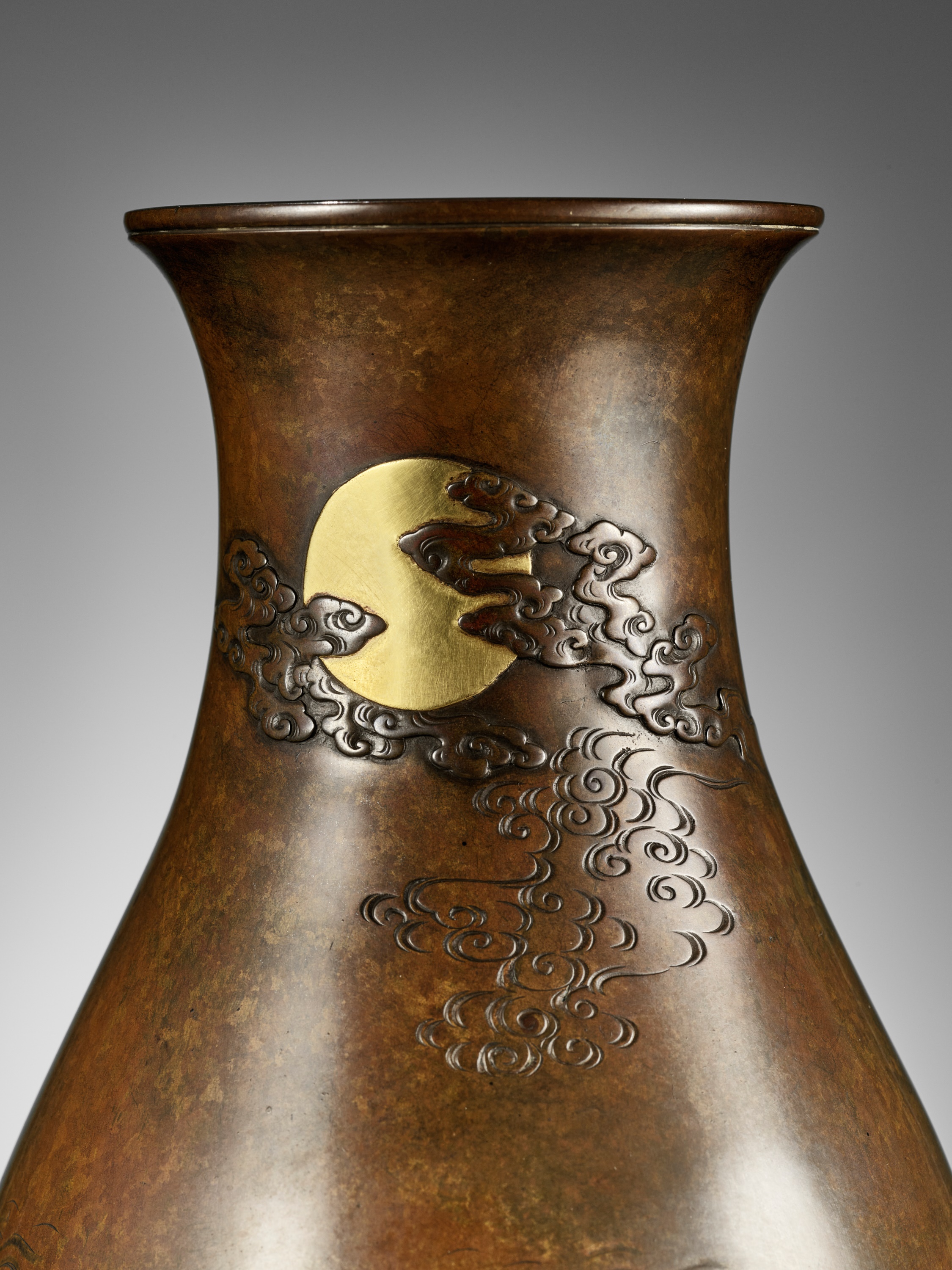 CHOMIN: A SUPERB PAIR OF INLAID BRONZE VASES WITH MINOGAME AND GEESE - Image 4 of 12