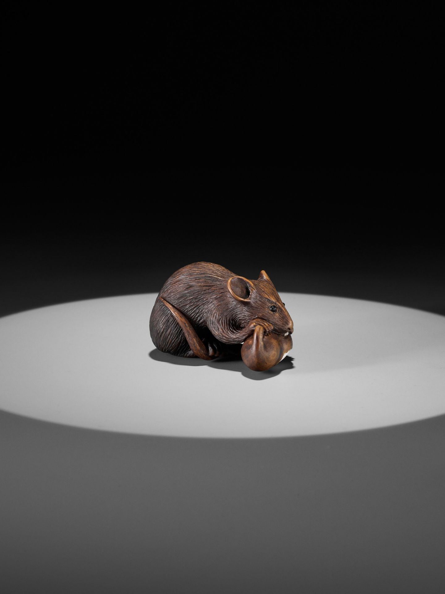 ALEXANDER DERKACHENKO: A WOOD NETSUKE OF A RAT WITH A BEAN-POD - Image 6 of 11