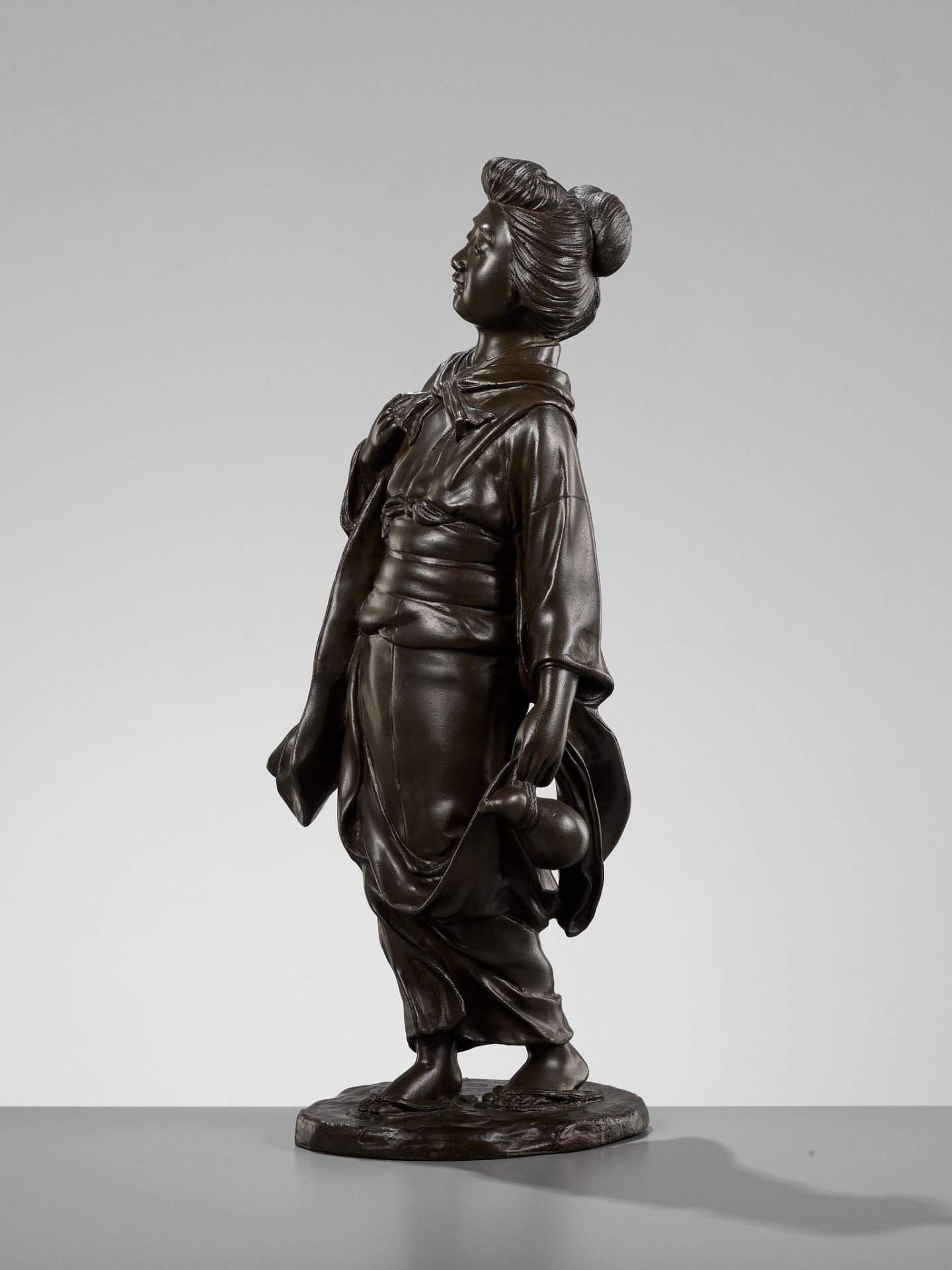 GENRYUSAI SEIYA: A FINE AND LARGE BRONZE OF A BEAUTY - Image 5 of 11