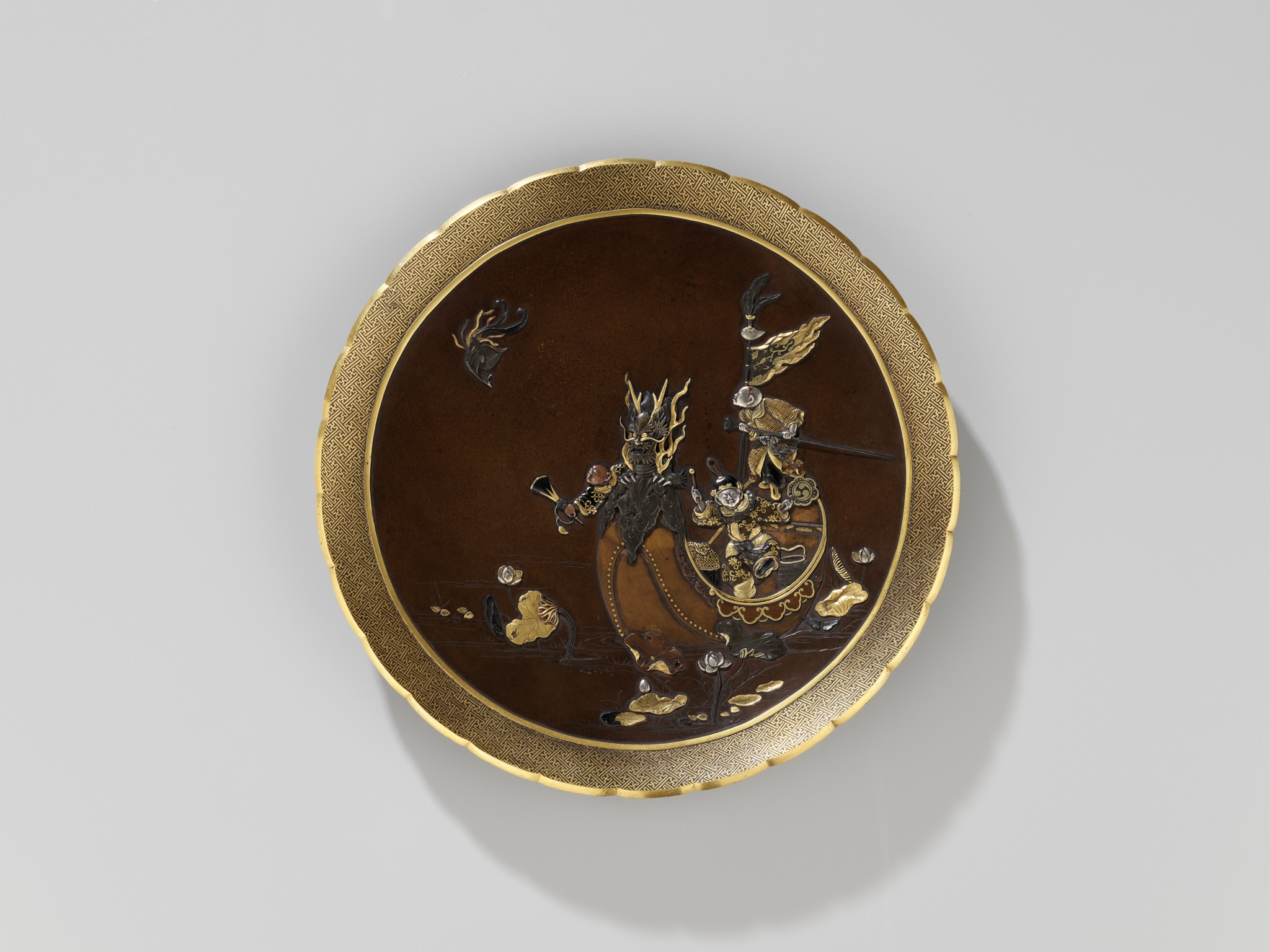 INOUE: A SUPERB INLAID BRONZE DISH DEPICTING BOYS ON A DRAGON BOAT - Image 3 of 6