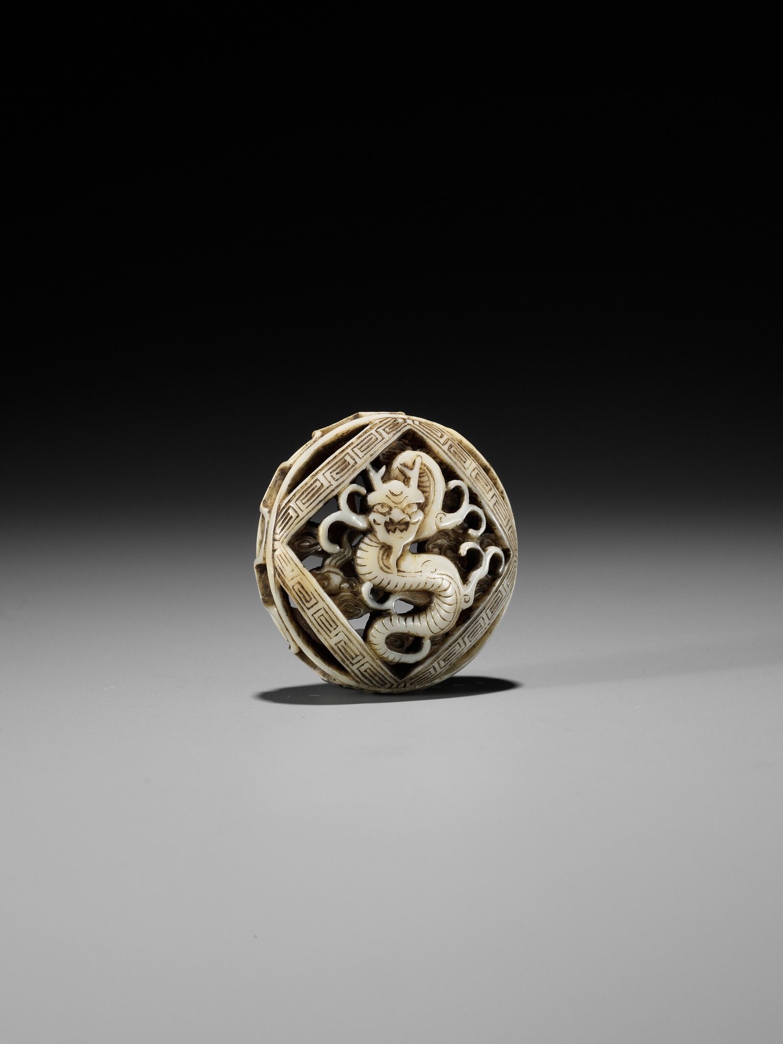 A FINE WALRUS IVORY RYUSA MANJU NETSUKE WITH DRAGON - Image 4 of 9