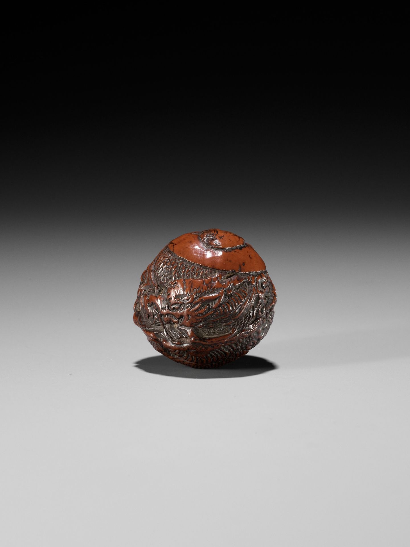 A KURUMI (WALNUT) NETSUKE OF RAKAN HANDAKA SONJA - Image 4 of 13