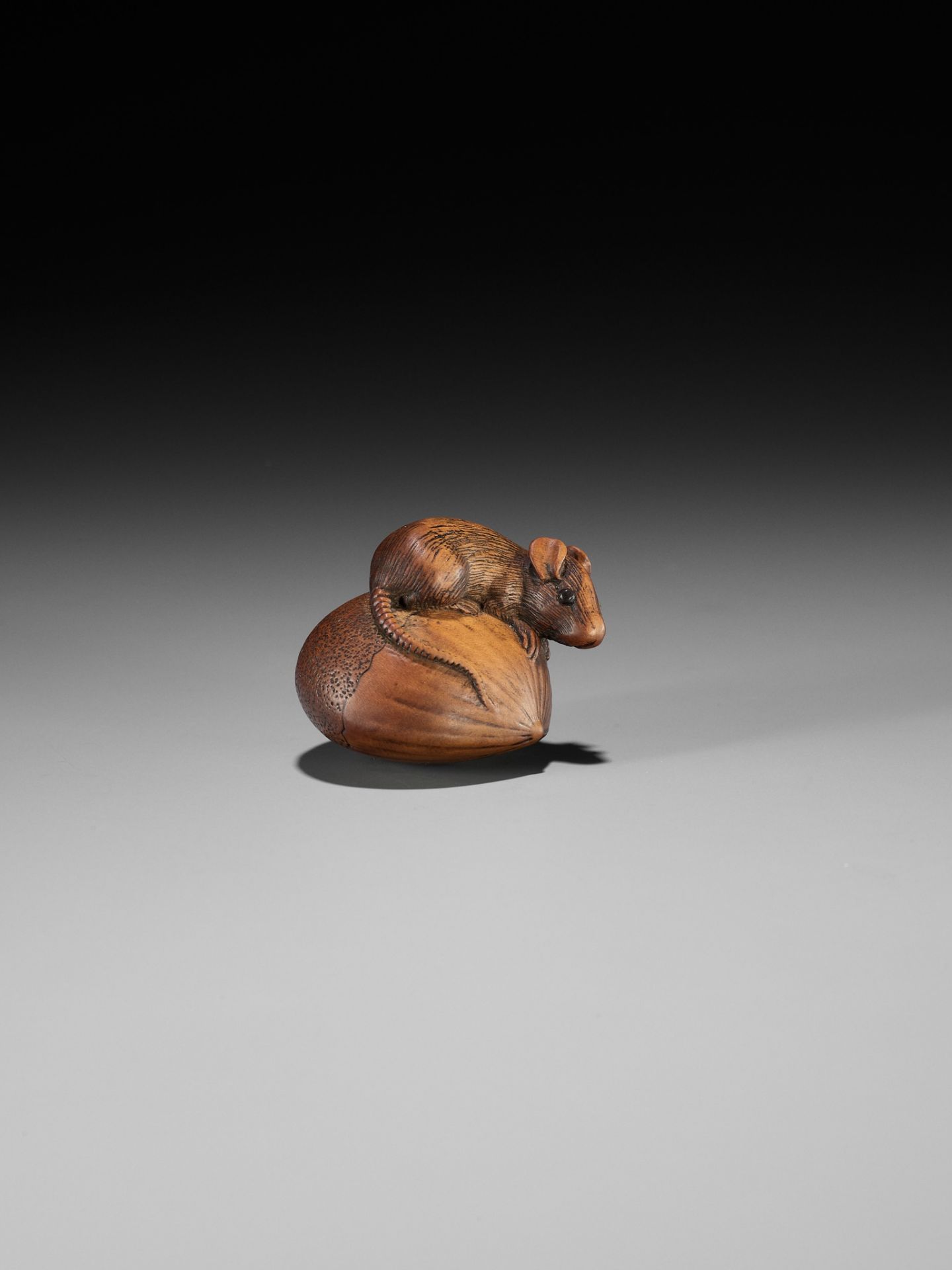 A WOOD NETSUKE OF A RAT ON A HUGE CHESTNUT - Image 6 of 9