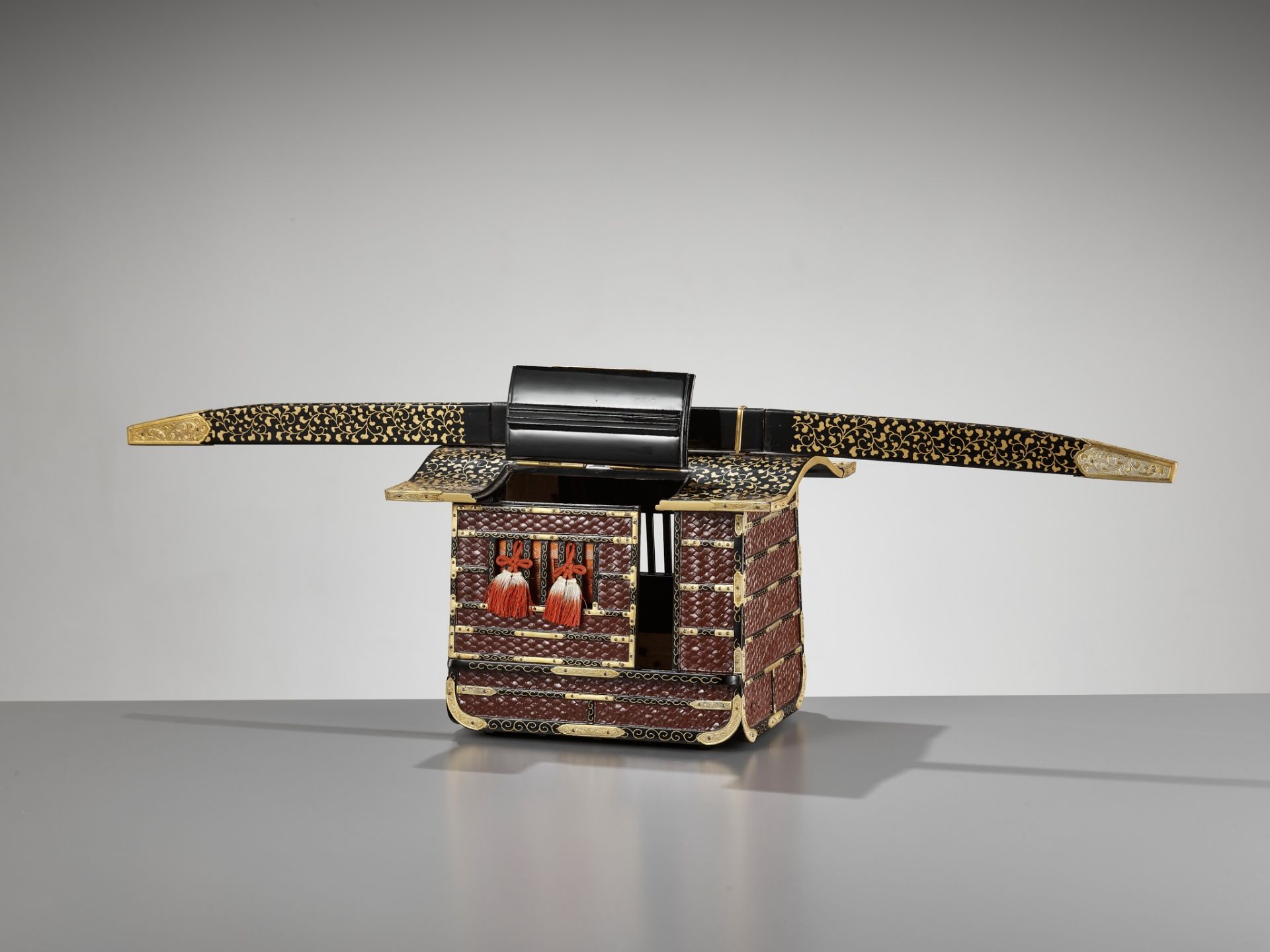 A LACQUER MINIATURE KAGO (PALANQUIN) - Image 9 of 14