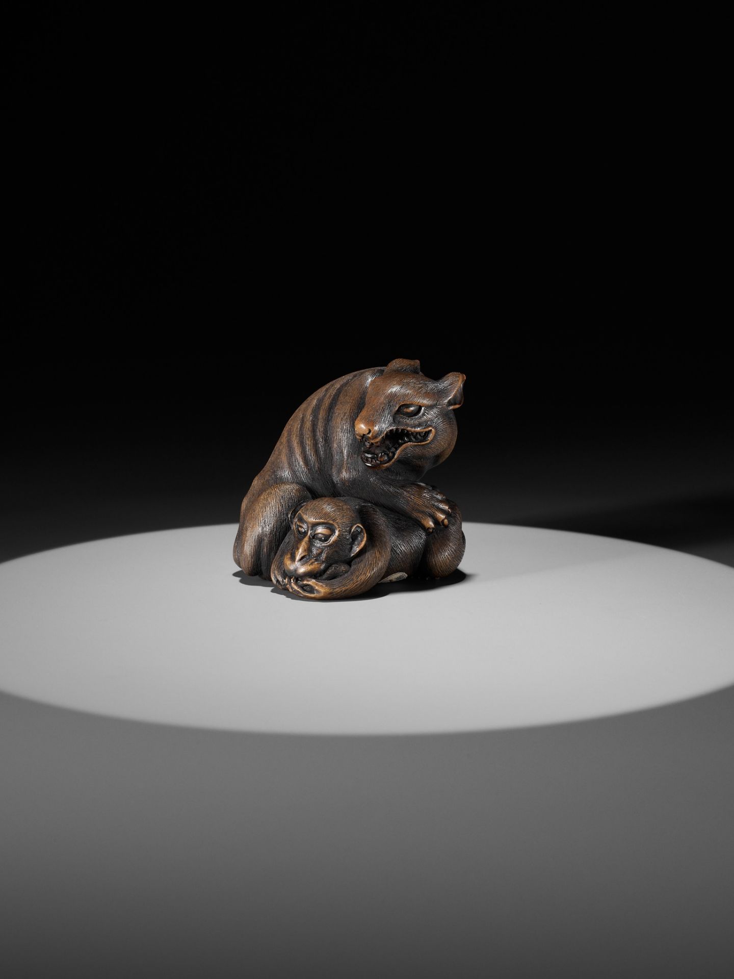 A LARGE AND FINE YAMADA SCHOOL WOOD OKIMONO NETSUKE OF A WOLF AND MONKEY - Image 7 of 14