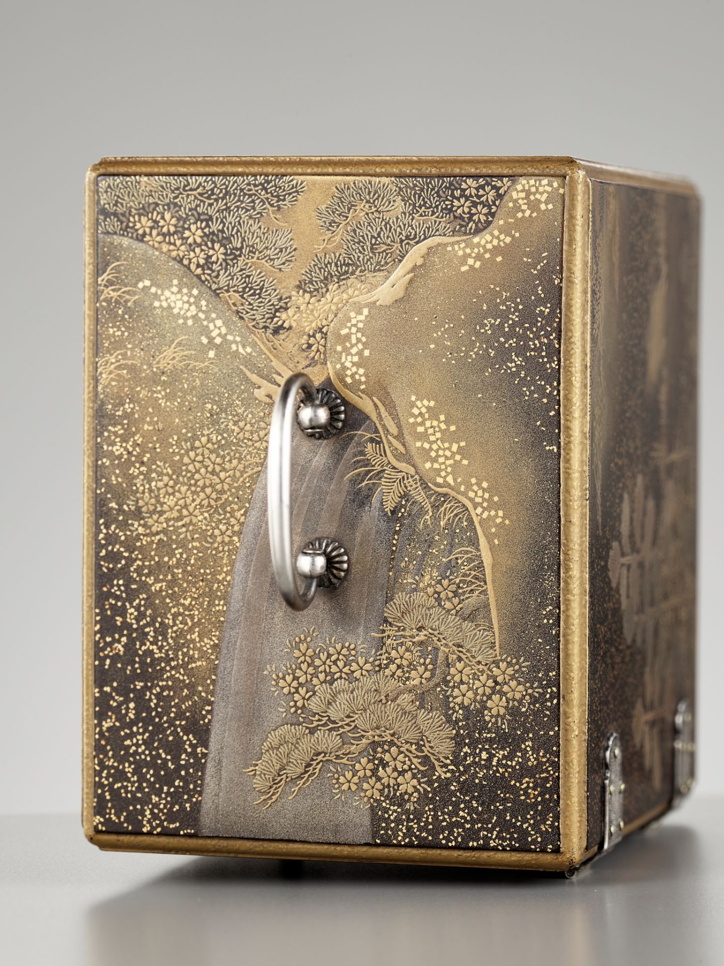 A LACQUER MINIATURE KODANSU (CABINET) DEPICTING THE NUNOBIKI FALLS - Image 8 of 11