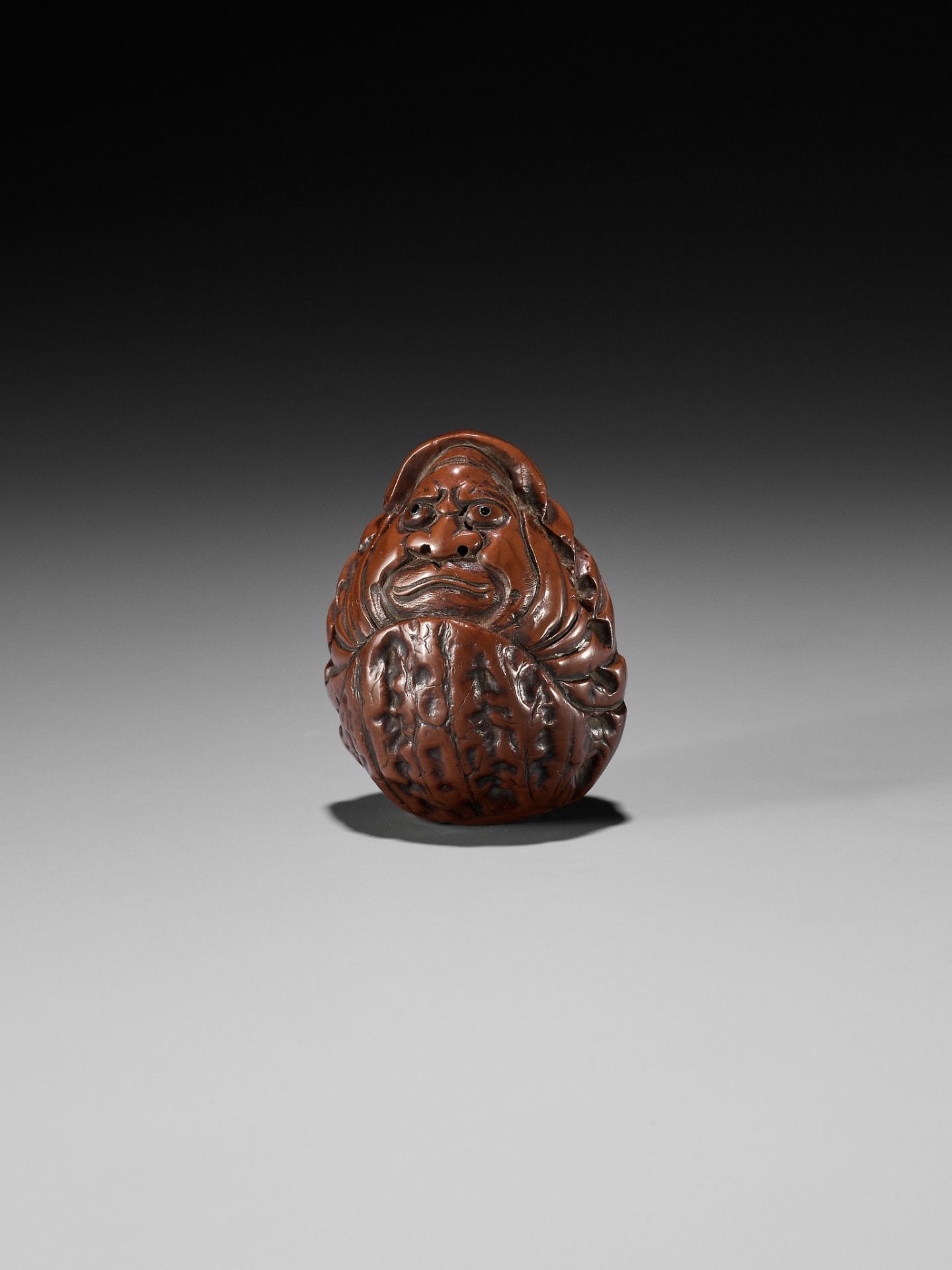 HIDARI ISSAN: A KURUMI (WALNUT) NETSUKE OF A ROLY POLY DARUMA - Image 8 of 10