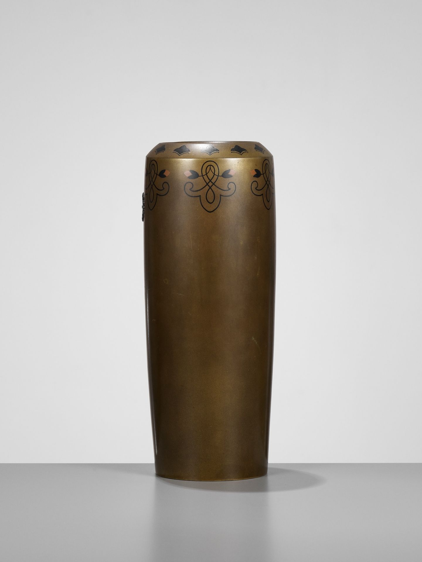 MASATADA: AN IMPERIAL PRESENTATION INLAID BRONZE VASE WITH KIKUMON (CHRYSANTHEMUM SEAL) - Image 2 of 8