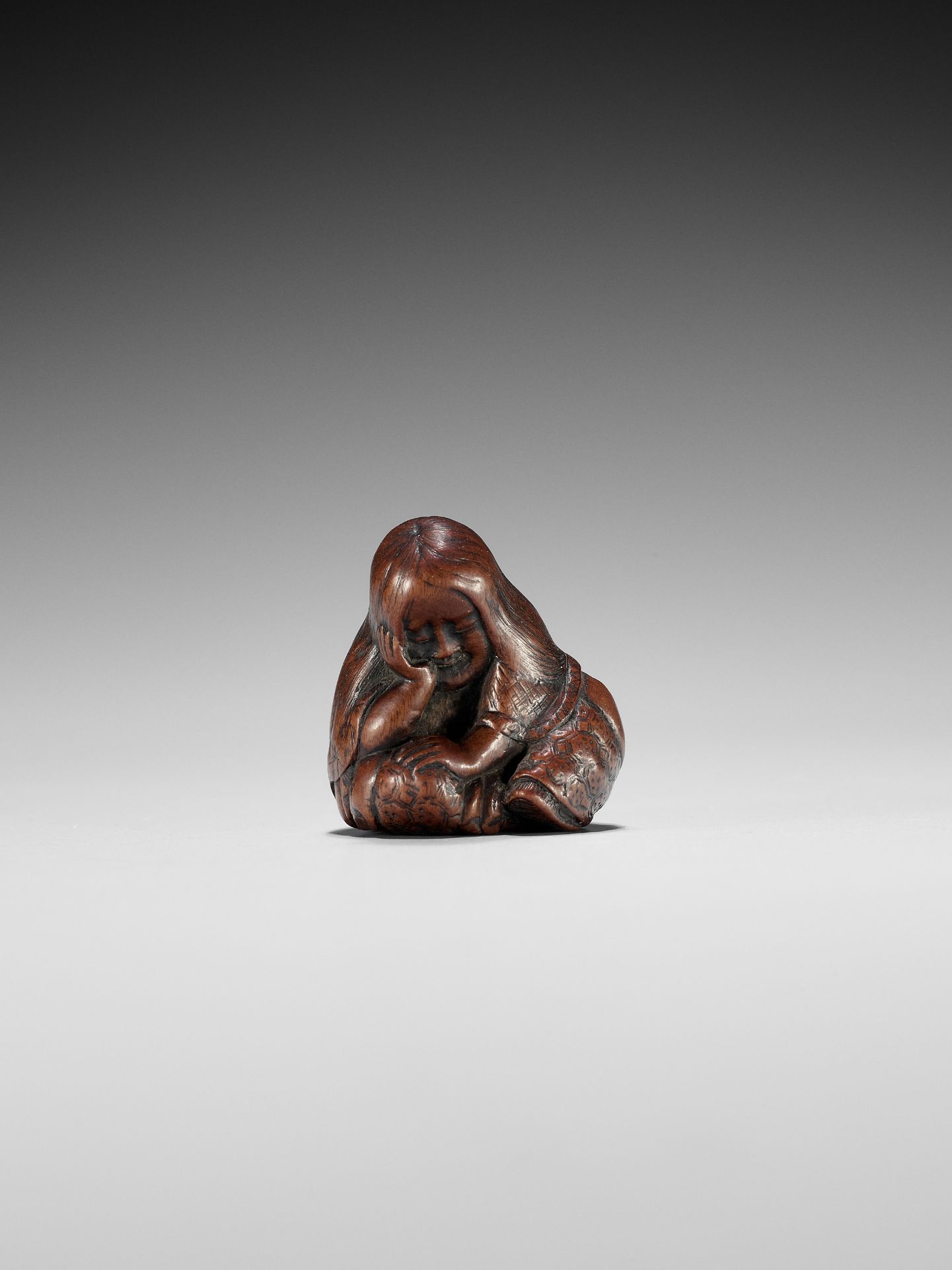 TOSHIKAZU: A NAGOYA SCHOOL WOOD NETSUKE OF A SEATED SLEEPING SHOJO - Image 8 of 12