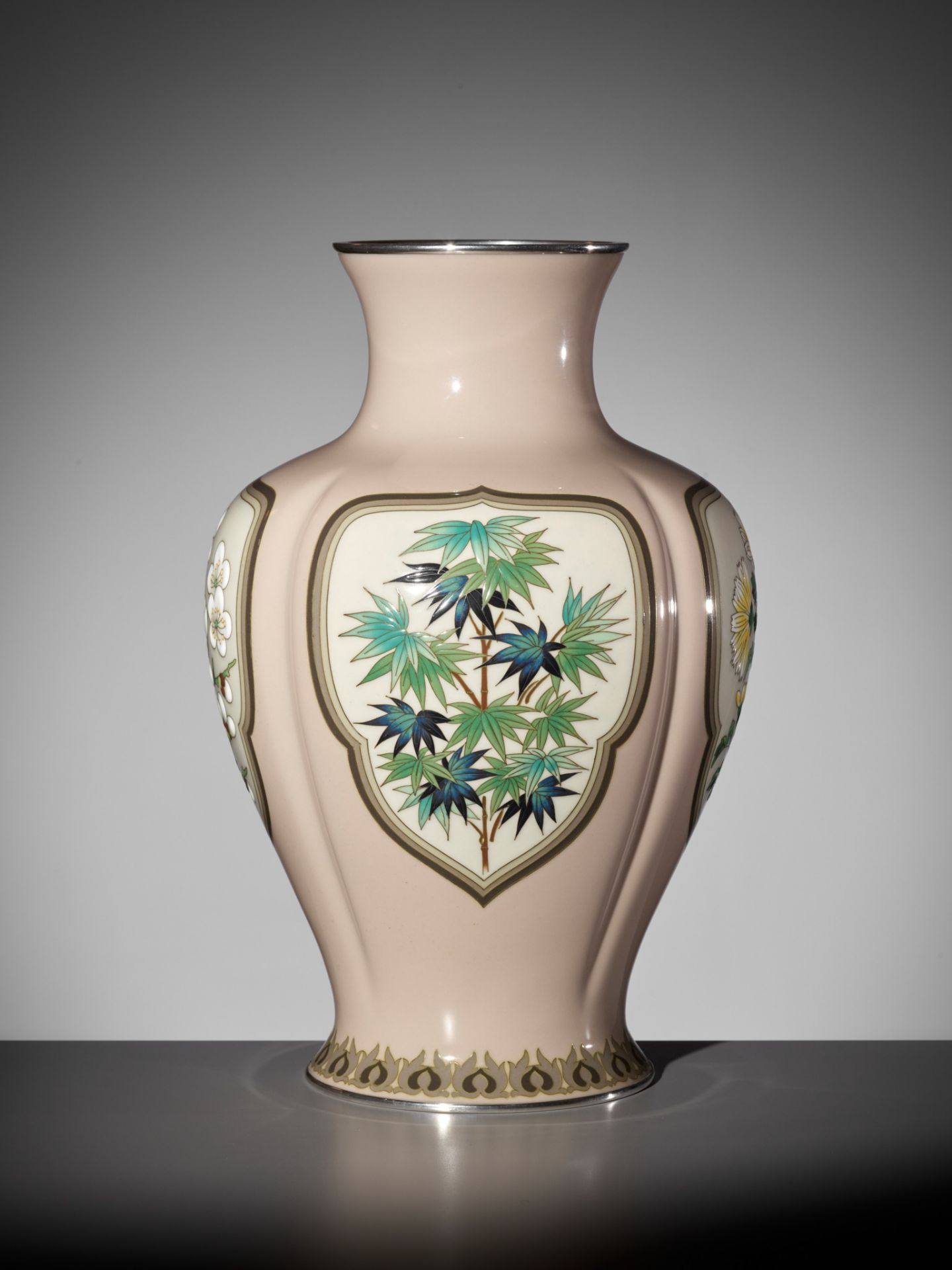 ANDO JUBEI: A SUPERB MORIAGE CLOISONNÃ‰ ENAMEL VASE WITH FRUITING PERSIMMON TREE - Image 6 of 12