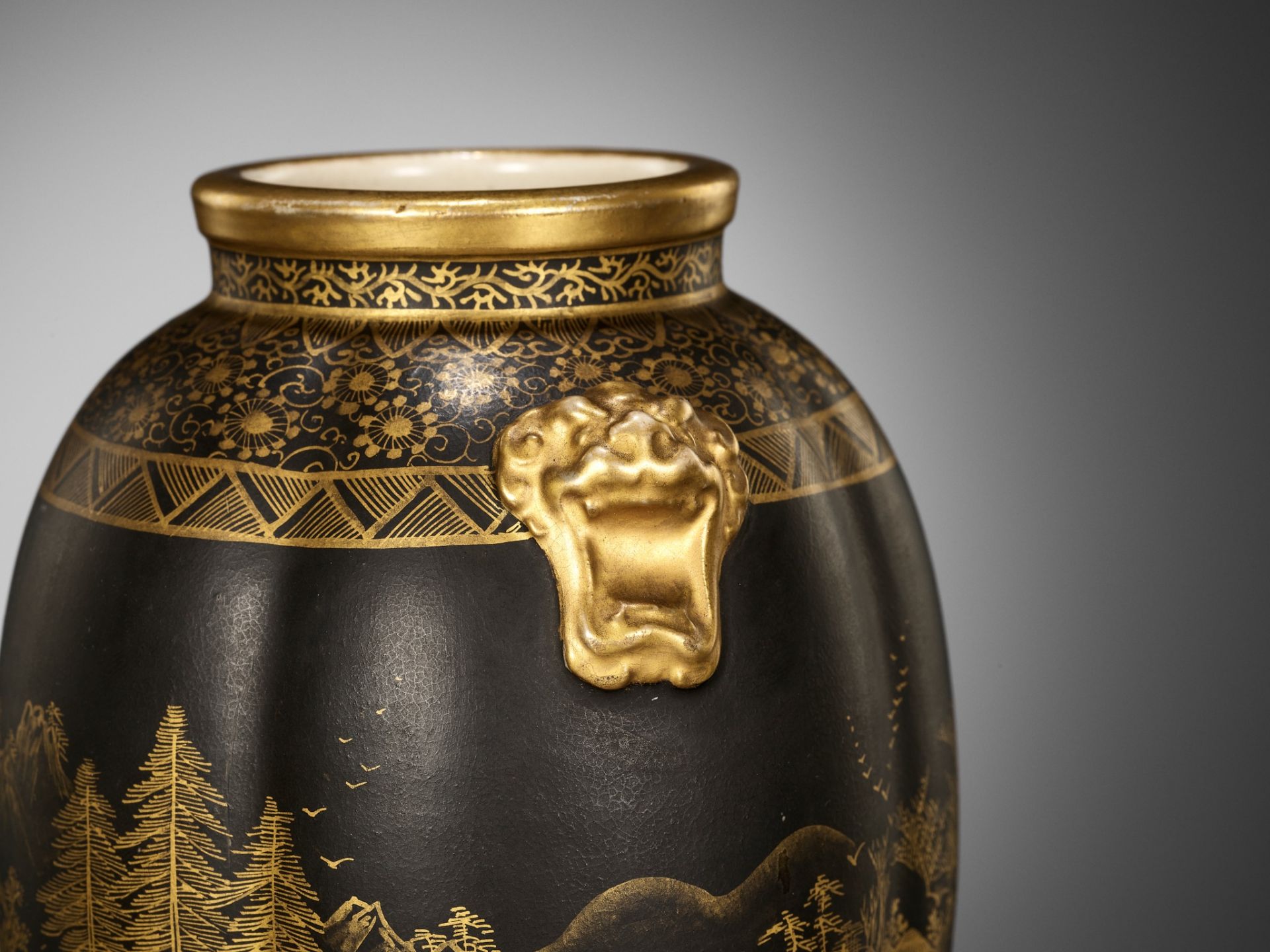 A PAIR OF GILT SATSUMA EARTHENWARE VASES WITH KOMAI STYLE MOTIF - Image 5 of 16