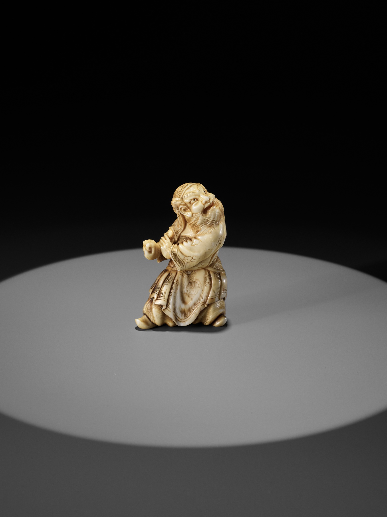 ANRAKU: A FINE IVORY NETSUKE OF SHOKI - Image 4 of 11