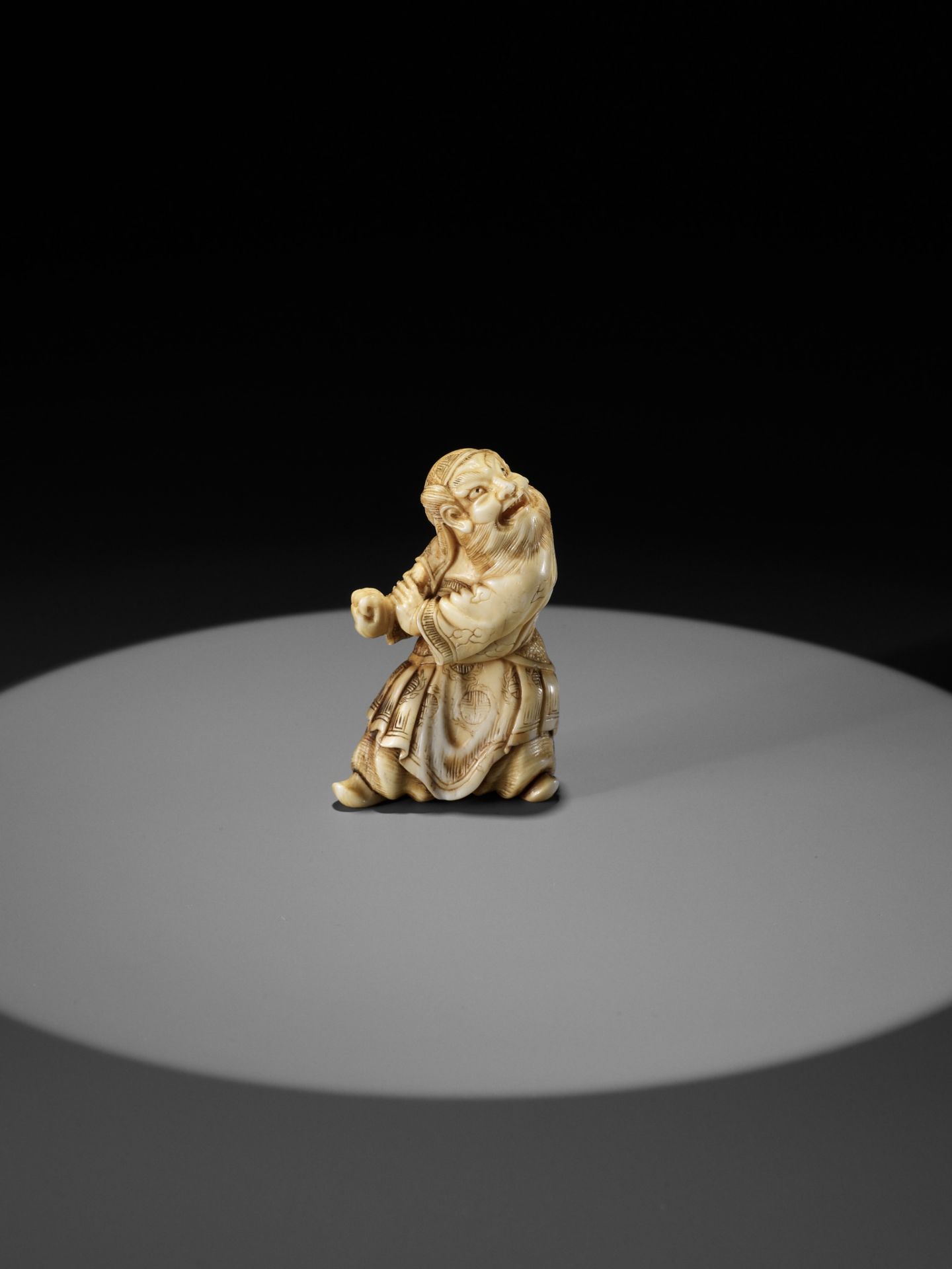 ANRAKU: A FINE IVORY NETSUKE OF SHOKI - Image 4 of 11