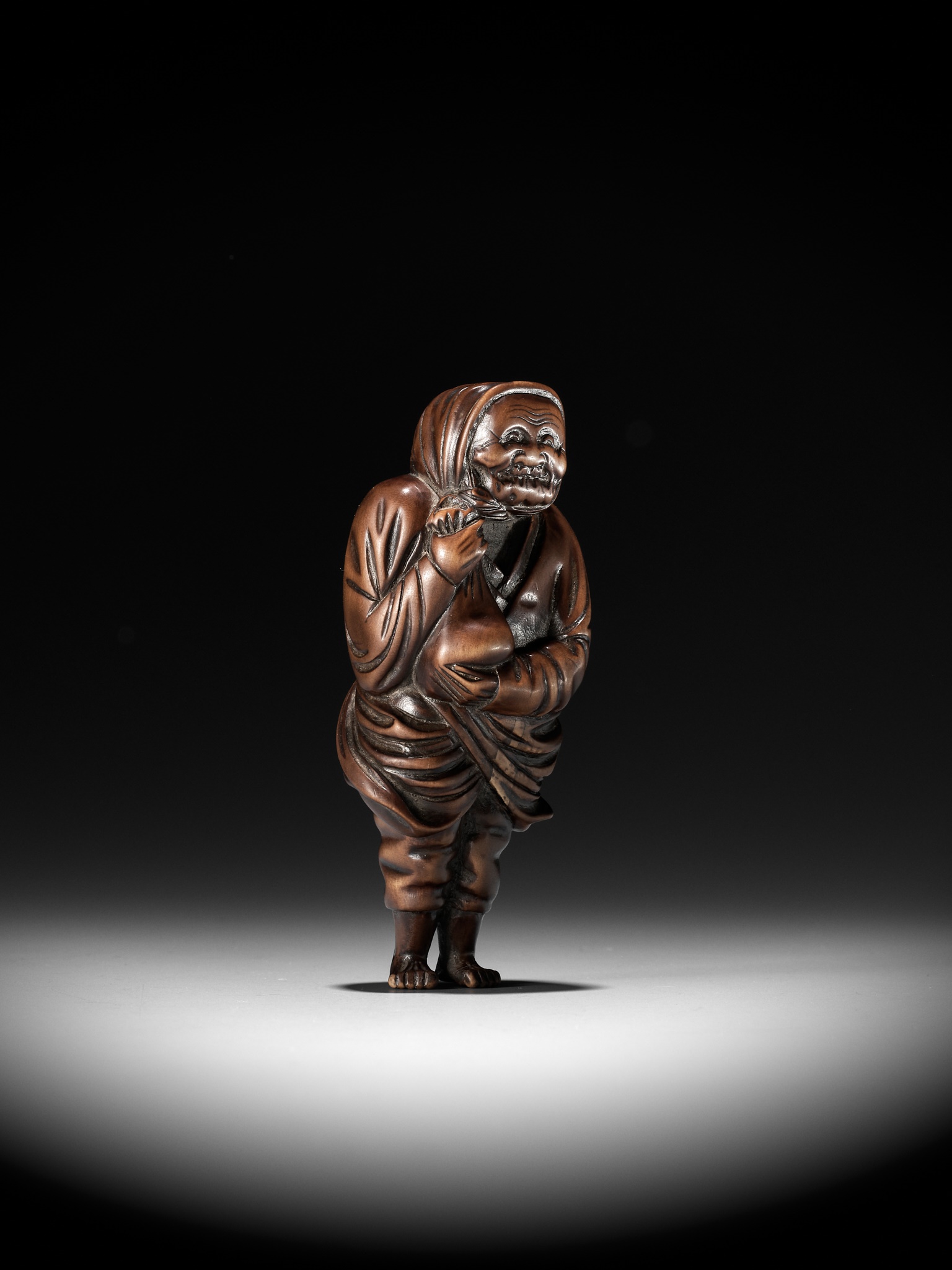 A SUPERB AND LARGE OSAKA SCHOOL WOOD NETSUKE OF A PEASANT - Image 10 of 12