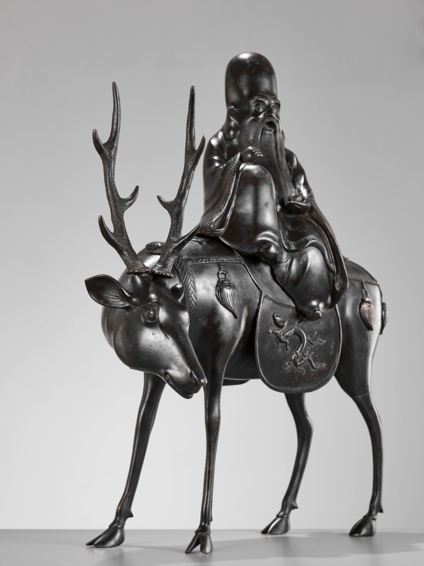 A MASSIVE BRONZE KORO (CENSER) OF JUROJIN SEATED ON A DEER - Image 3 of 11