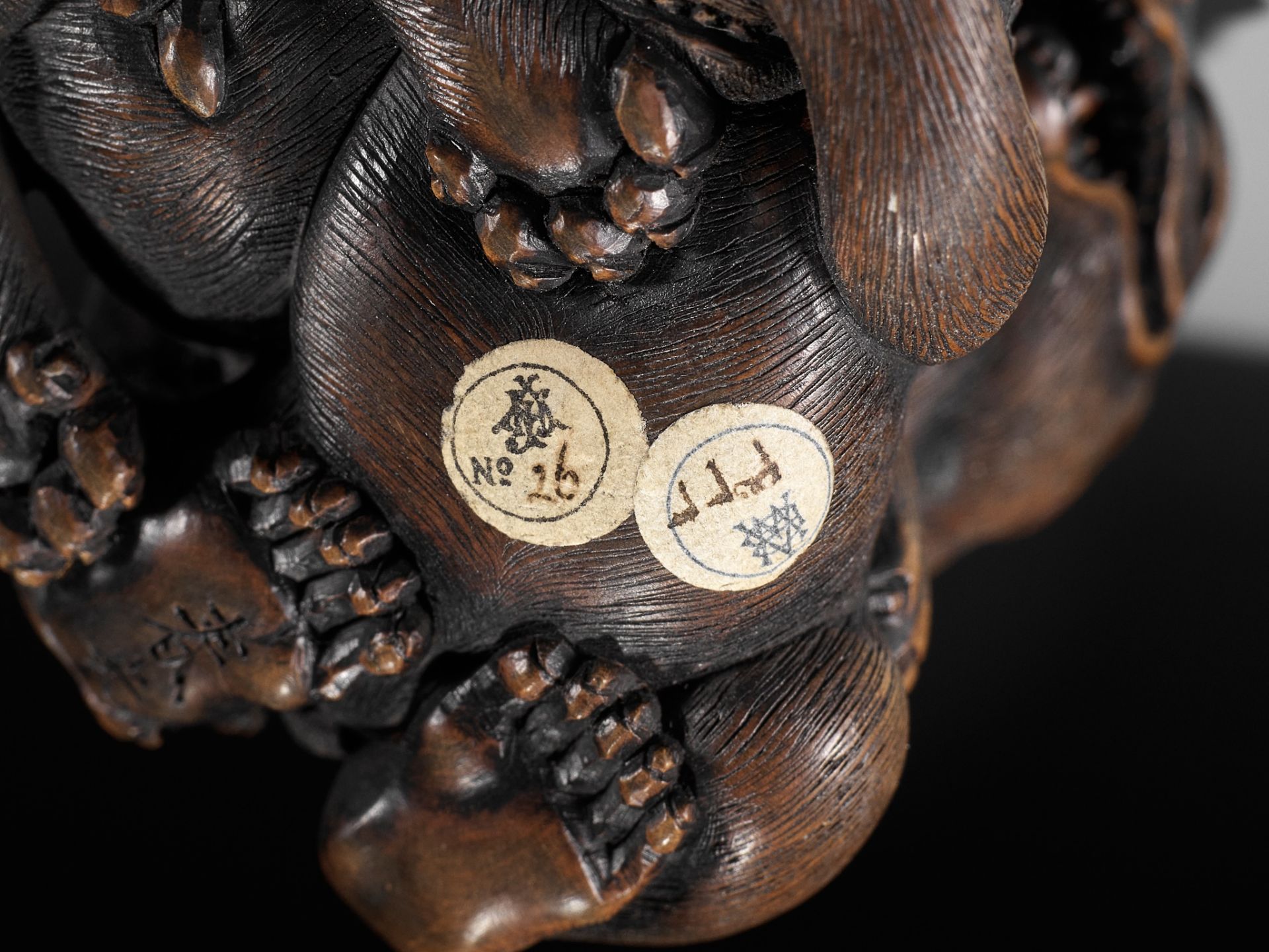 A LARGE AND FINE YAMADA SCHOOL WOOD OKIMONO NETSUKE OF A WOLF AND MONKEY - Image 14 of 14