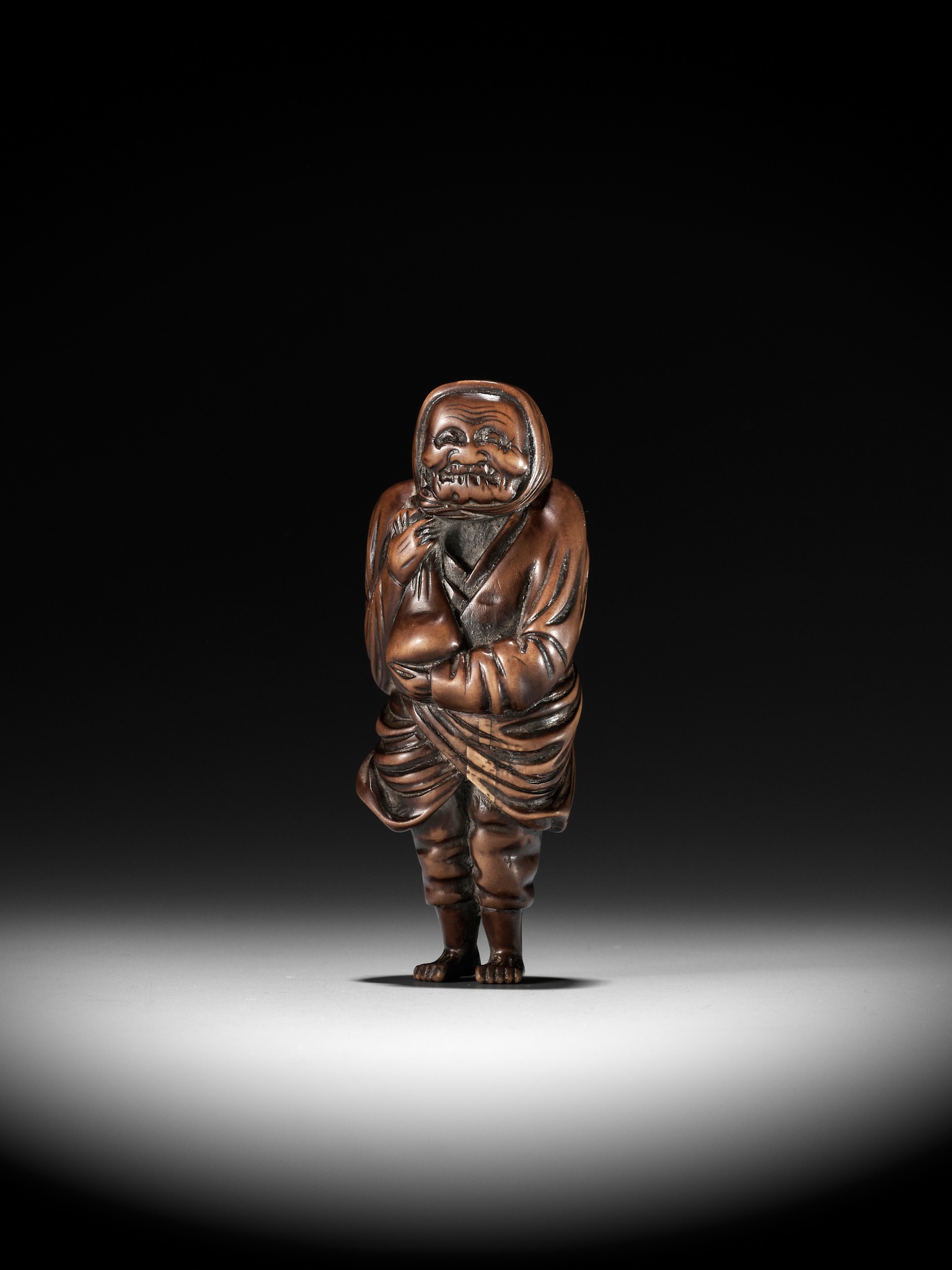 A SUPERB AND LARGE OSAKA SCHOOL WOOD NETSUKE OF A PEASANT - Image 2 of 12