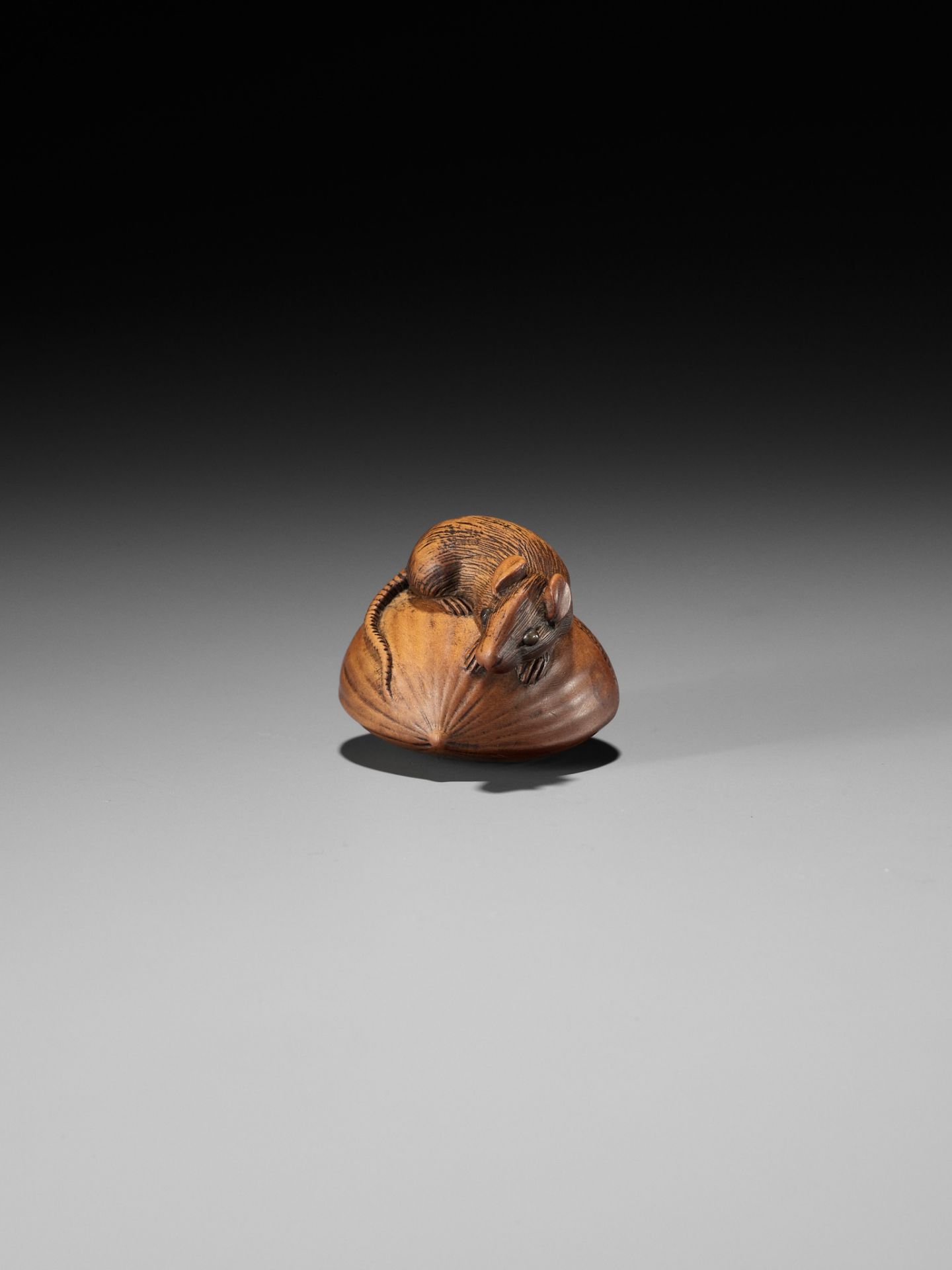 A WOOD NETSUKE OF A RAT ON A HUGE CHESTNUT - Image 2 of 9