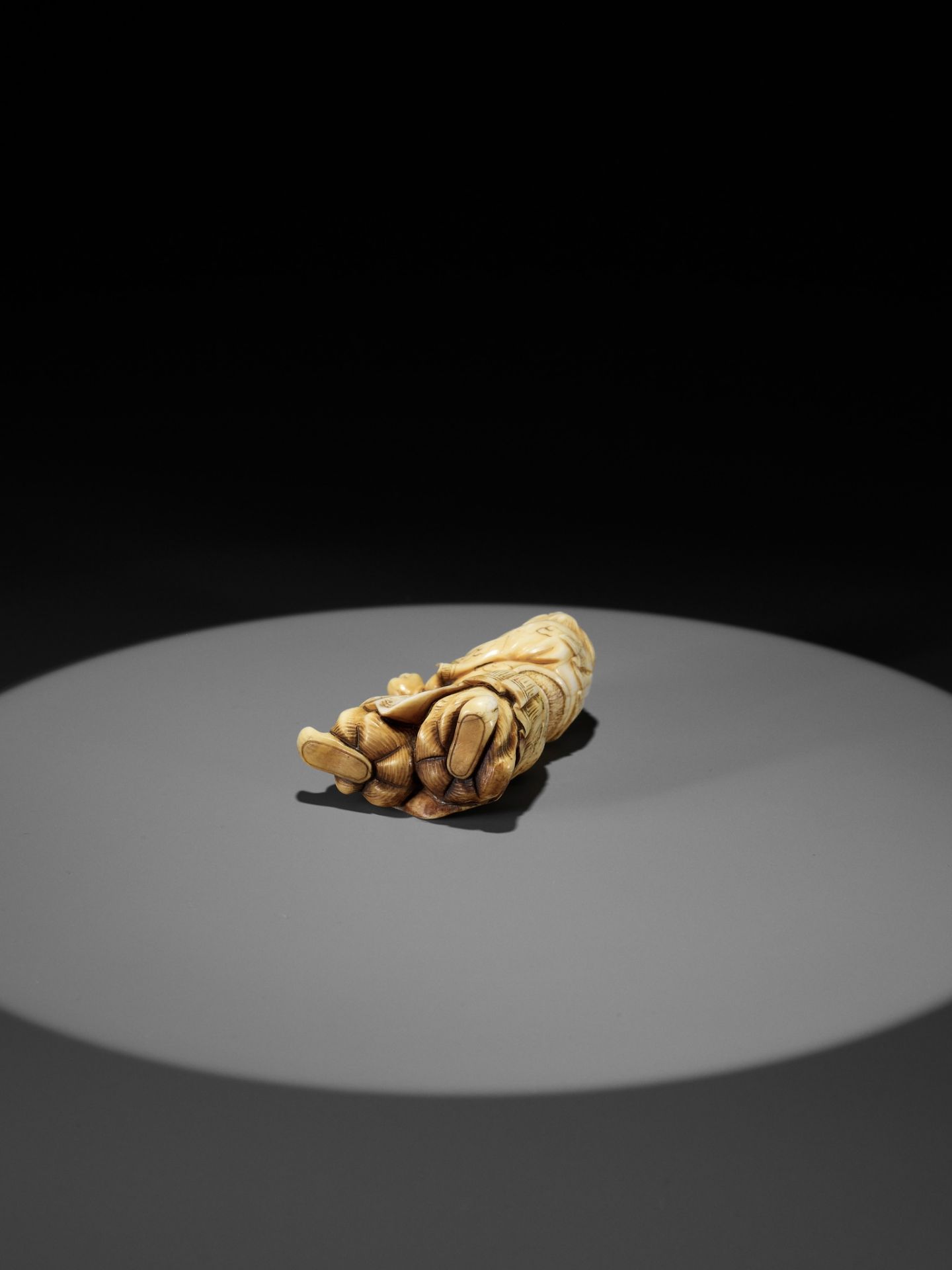 ANRAKU: A FINE IVORY NETSUKE OF SHOKI - Image 9 of 11