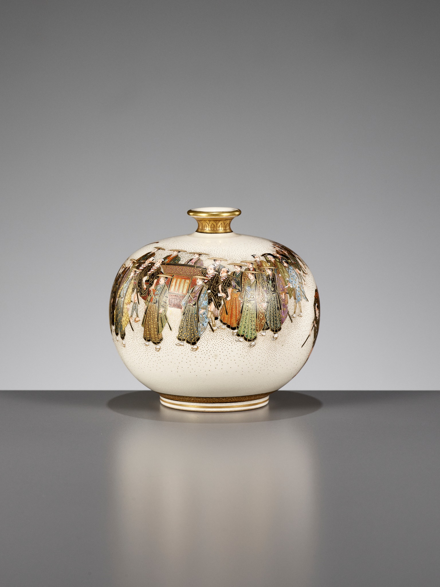 KINKOZAN: A FINE GLOBULAR SATSUMA CERAMIC VASE - Image 7 of 13