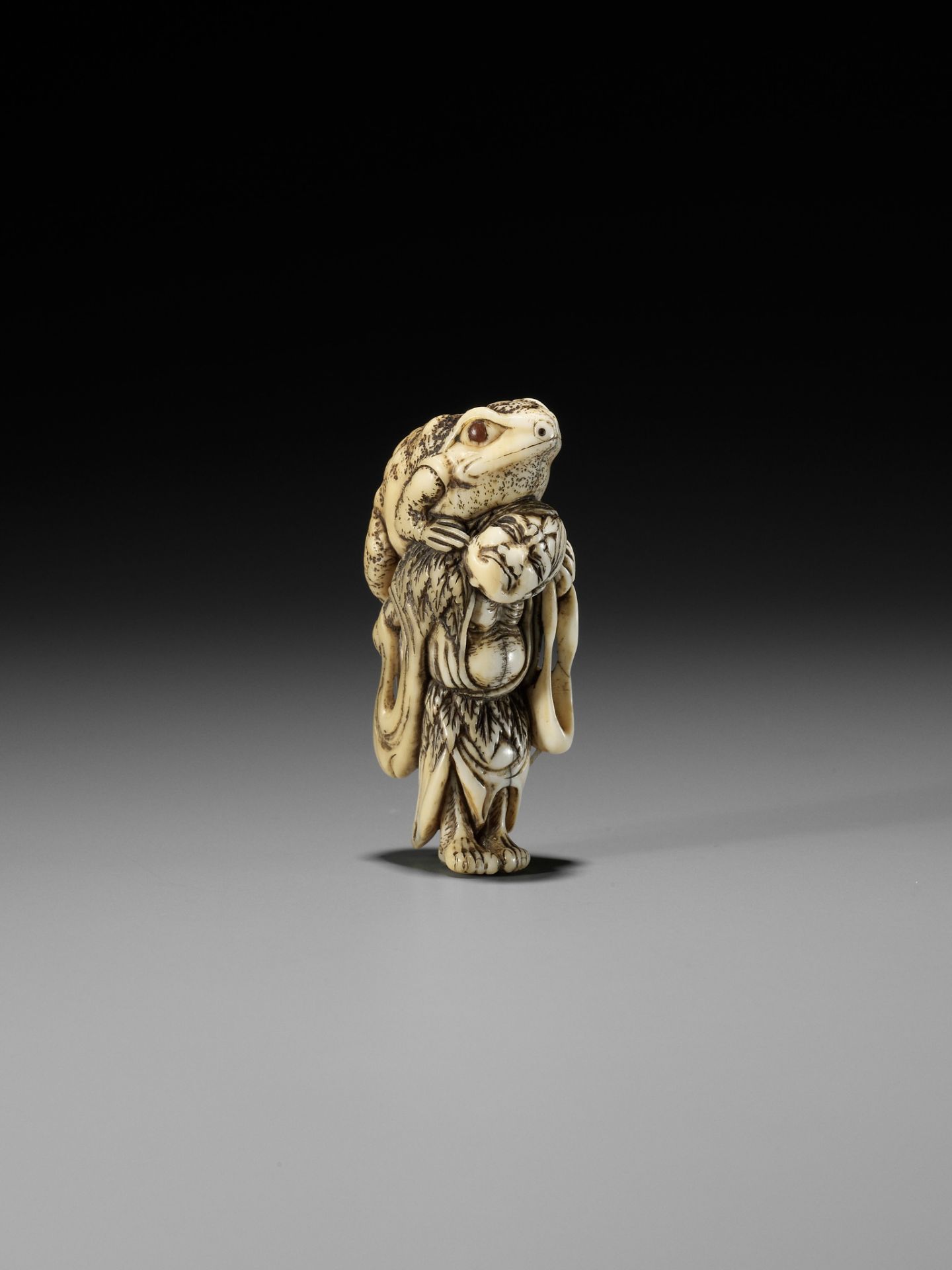 AN AMUSING IVORY NETSUKE OF GAMA SENNIN ATTRIBUTED TO MASAKAZU - Image 9 of 11