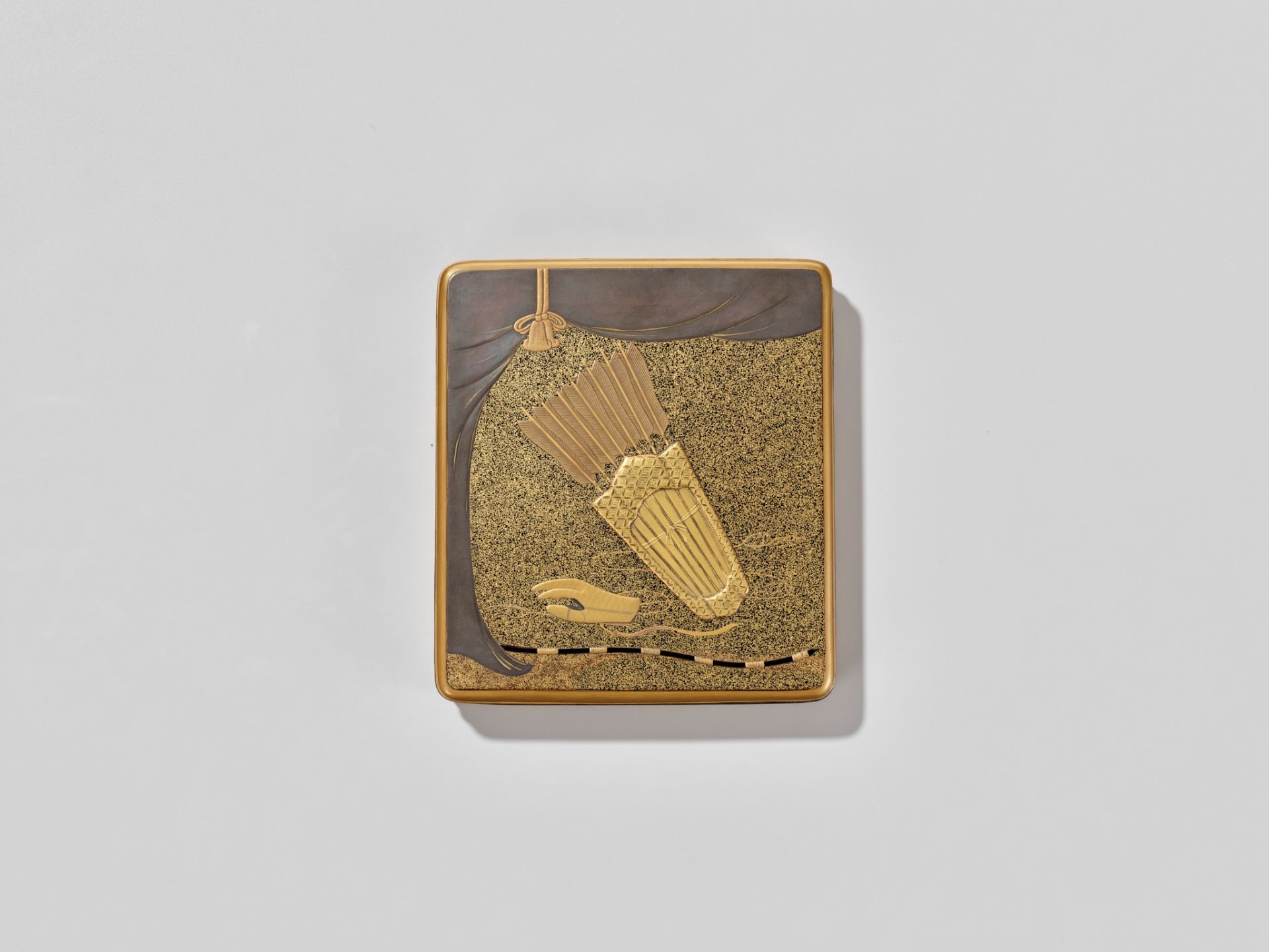 A SUPERB GOLD LACQUER SUZURIBAKO DEPICTING RAIKO'S DREAM - Image 2 of 11