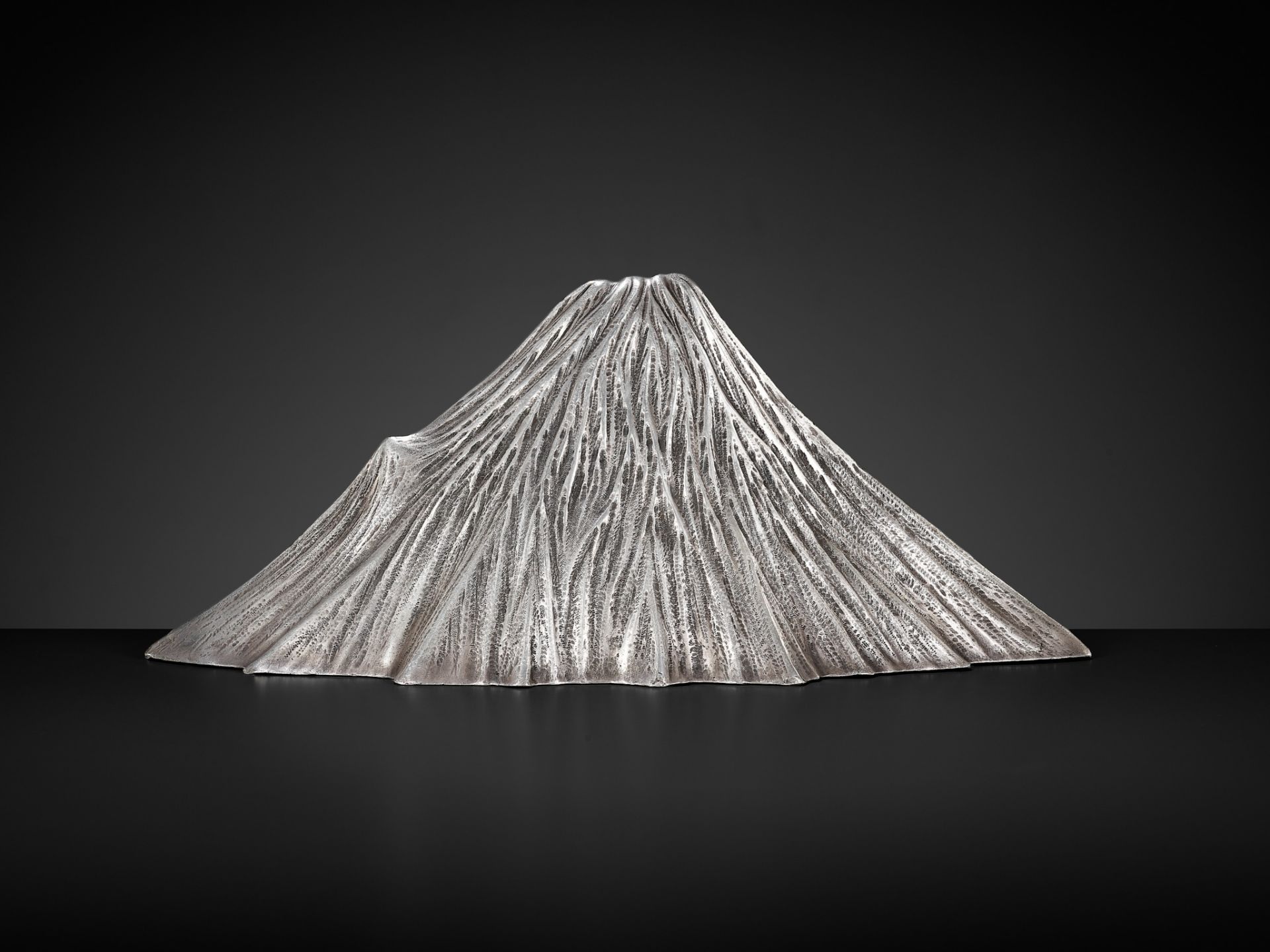 JUKOSHI MITSUTSUGU: AN ICONIC AND LARGE SILVER OKIMONO OF MOUNT FUJI - Image 4 of 9