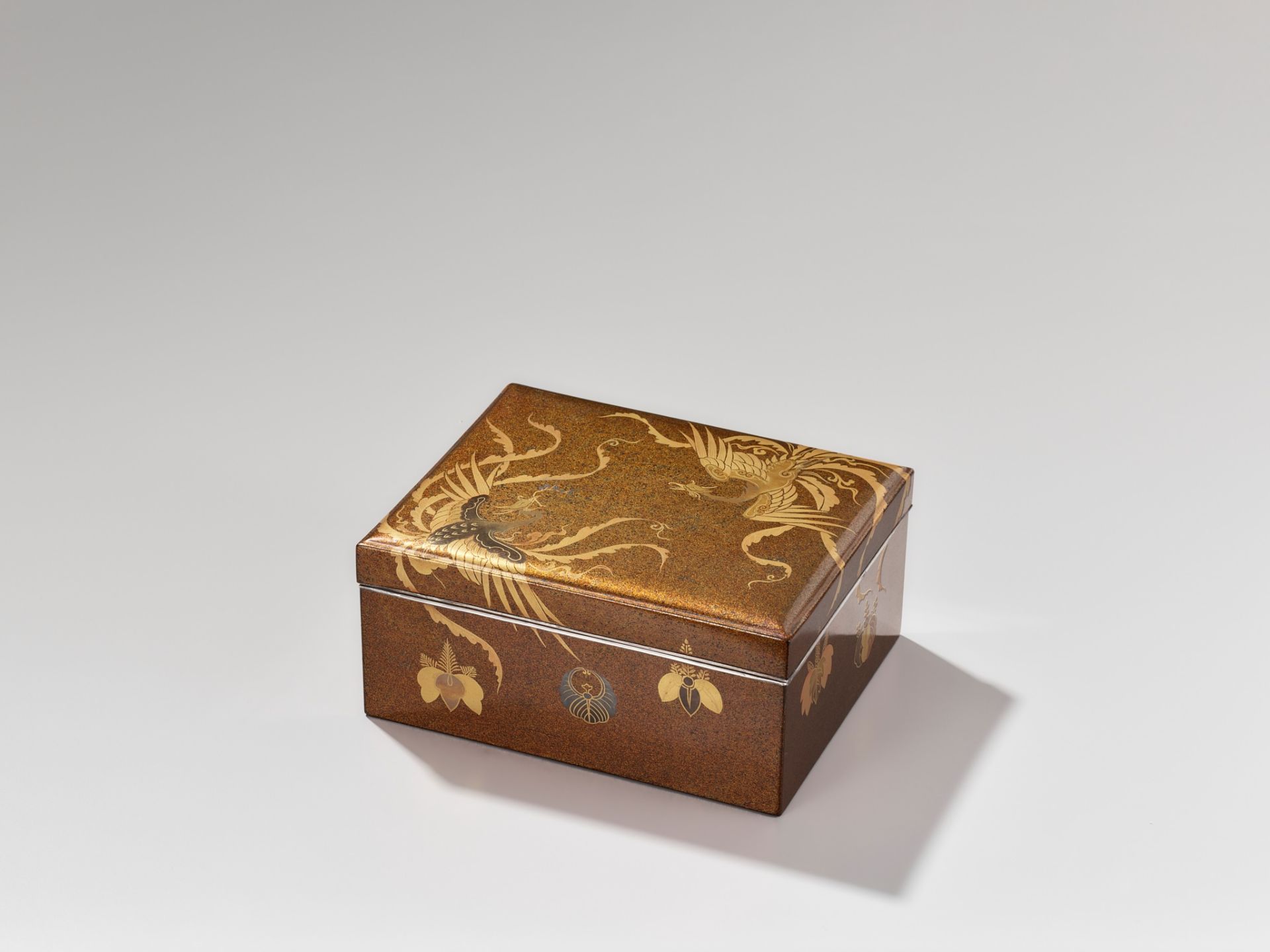 A RARE LACQUER BUNKO (DOCUMENT BOX) WITH INTEGRATED SUZURIBAKO (WRITING BOX) - Image 4 of 11