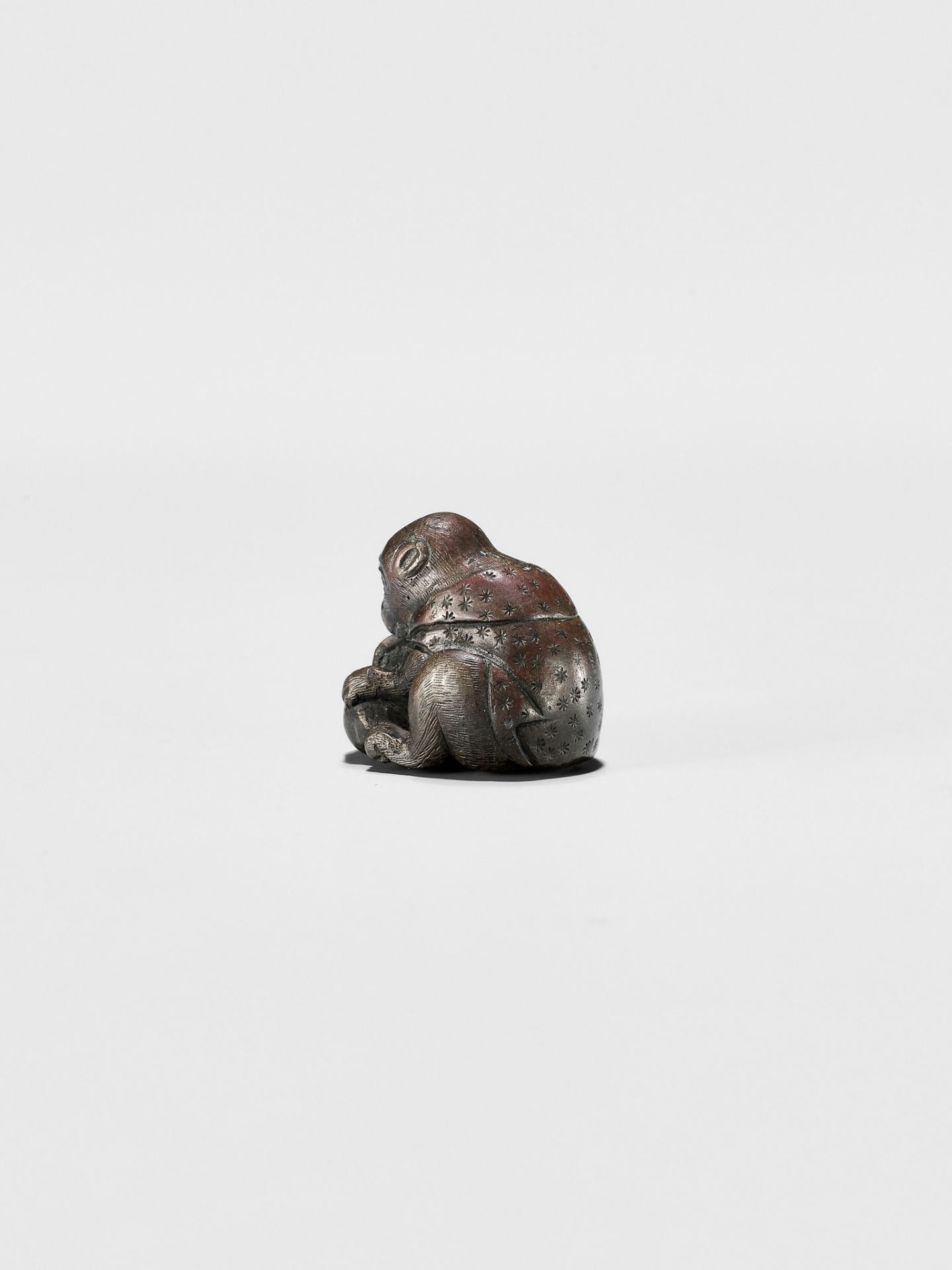A RARE BRONZE NETSUKE OF A MONKEY WITH GOURD - Image 4 of 9
