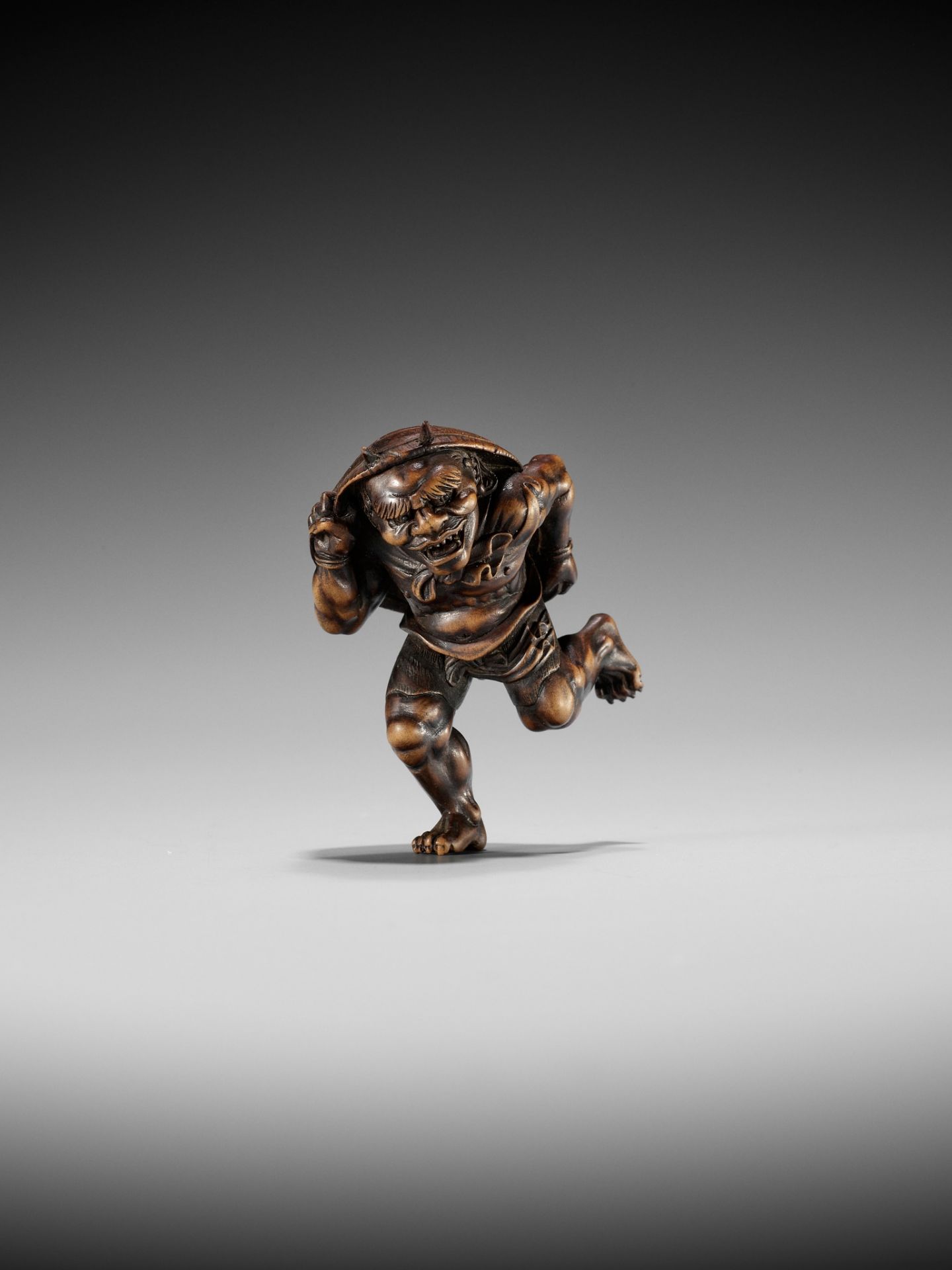 A WOOD NETSUKE OF AN ONI AT SETSUBUN, ATTRIBUTED TO ROKKO - Image 9 of 10