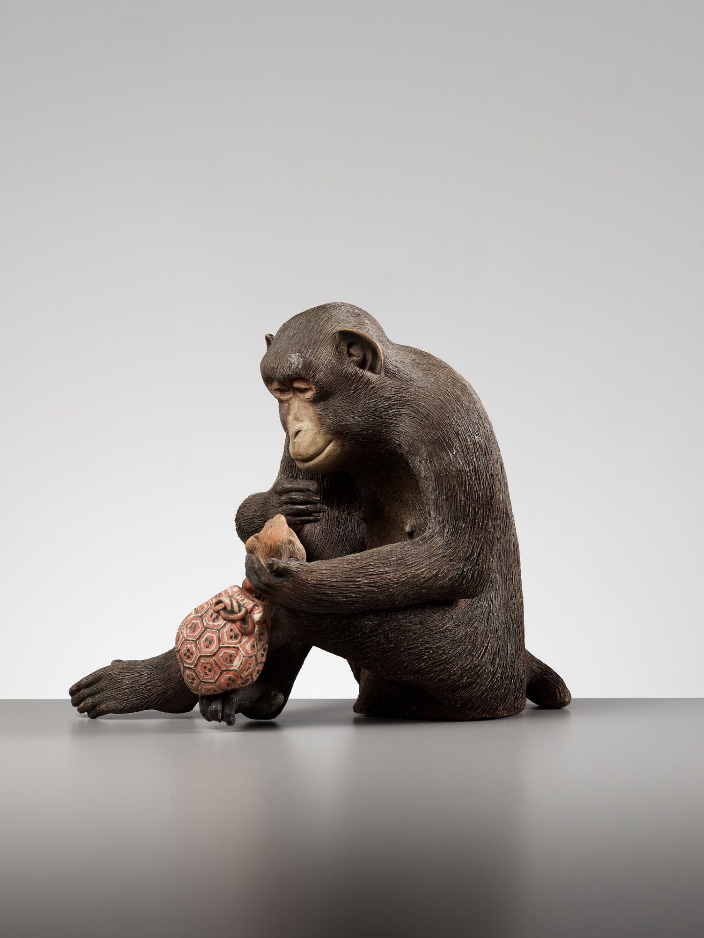 A RARE AND LARGE PAINTED POTTERY OKIMONO OF A MONKEY EXAMINING A MONKEY NETSUKE - Image 7 of 11