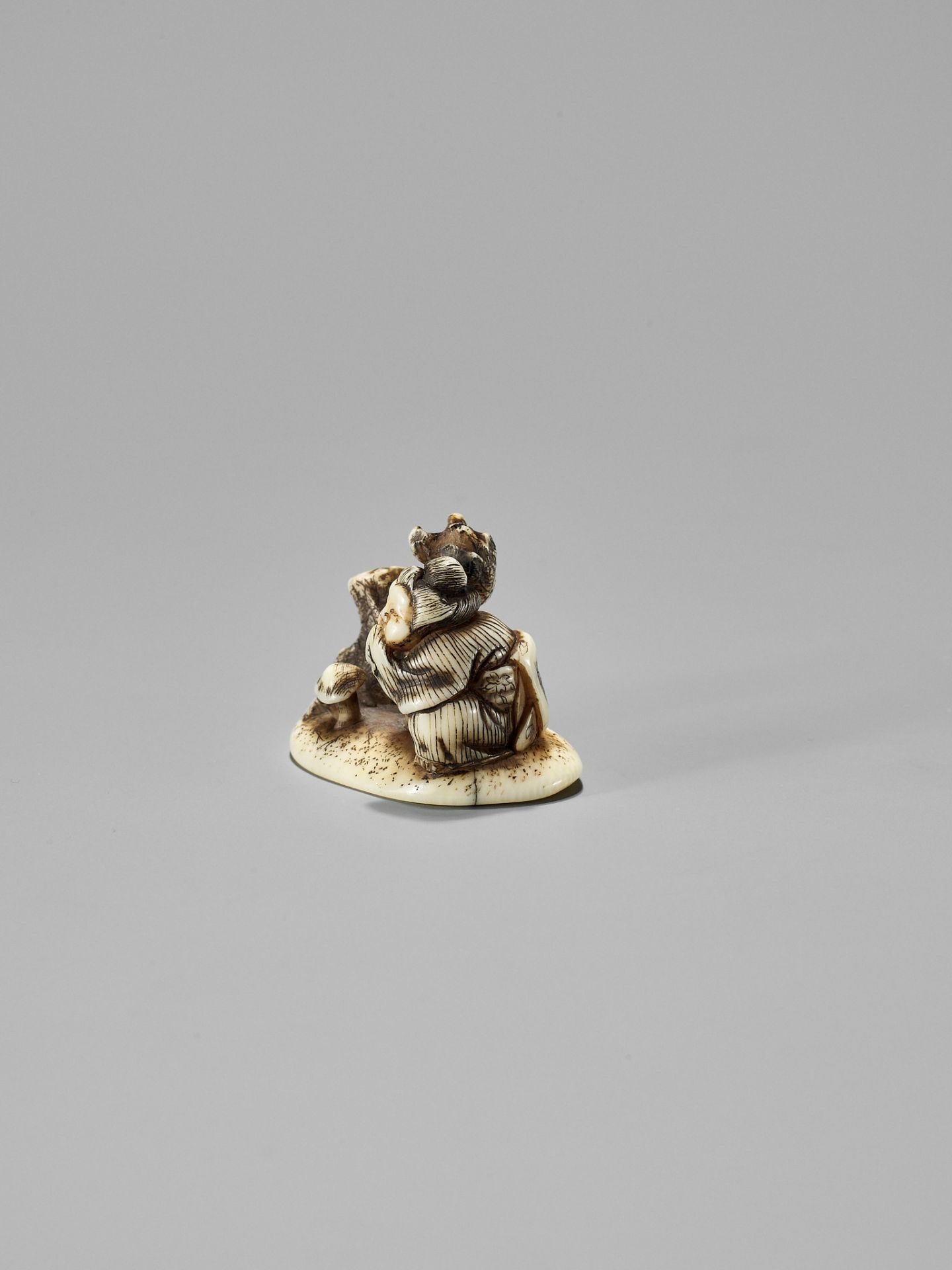 SHIGEMASA: AN AMUSING OSAKA SCHOOL SHUNGA IVORY NETSUKE OF OKAME WITH MUSHROOM - Image 4 of 12