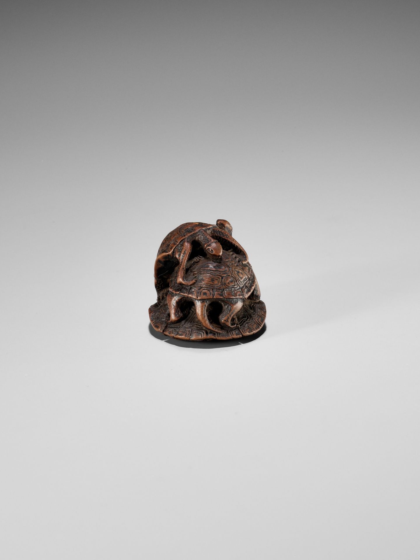 SEIGYOKU: A WOOD NETSUKE OF THREE TURTLES IN A PYRAMID - Image 8 of 11