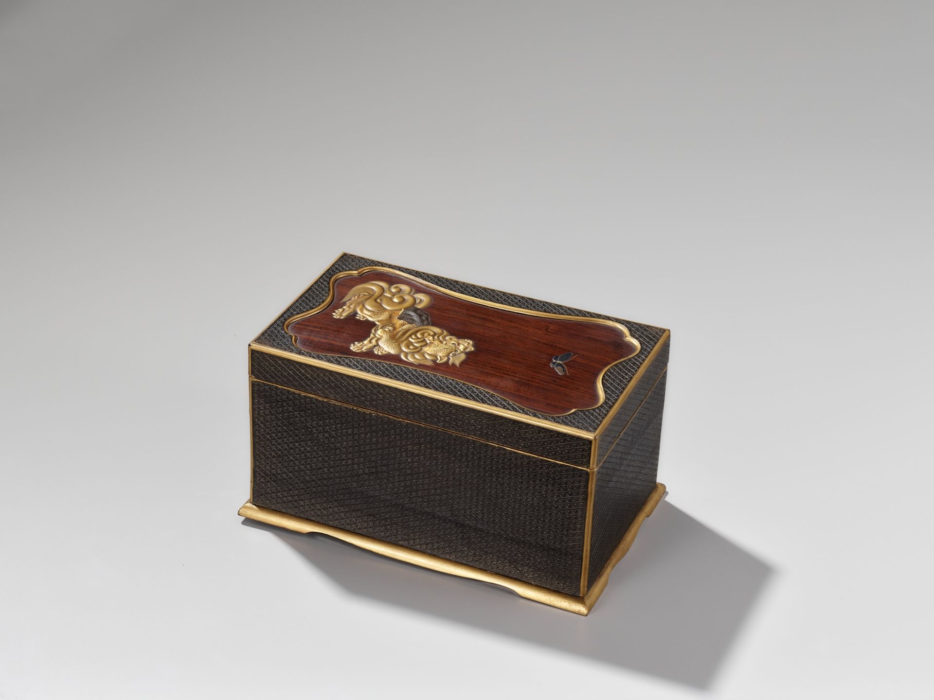 A RARE LACQUERED WOOD SUZURIBAKO (WRITING BOX) DEPICTING A SHISHI AND BUTTERFLY - Image 9 of 9