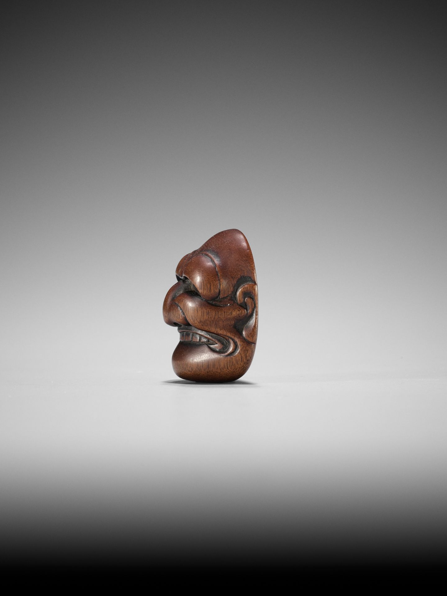 TADATOSHI: A FINE NAGOYA SCHOOL WOOD MASK NETSUKE OF BUAKU - Bild 3 aus 11