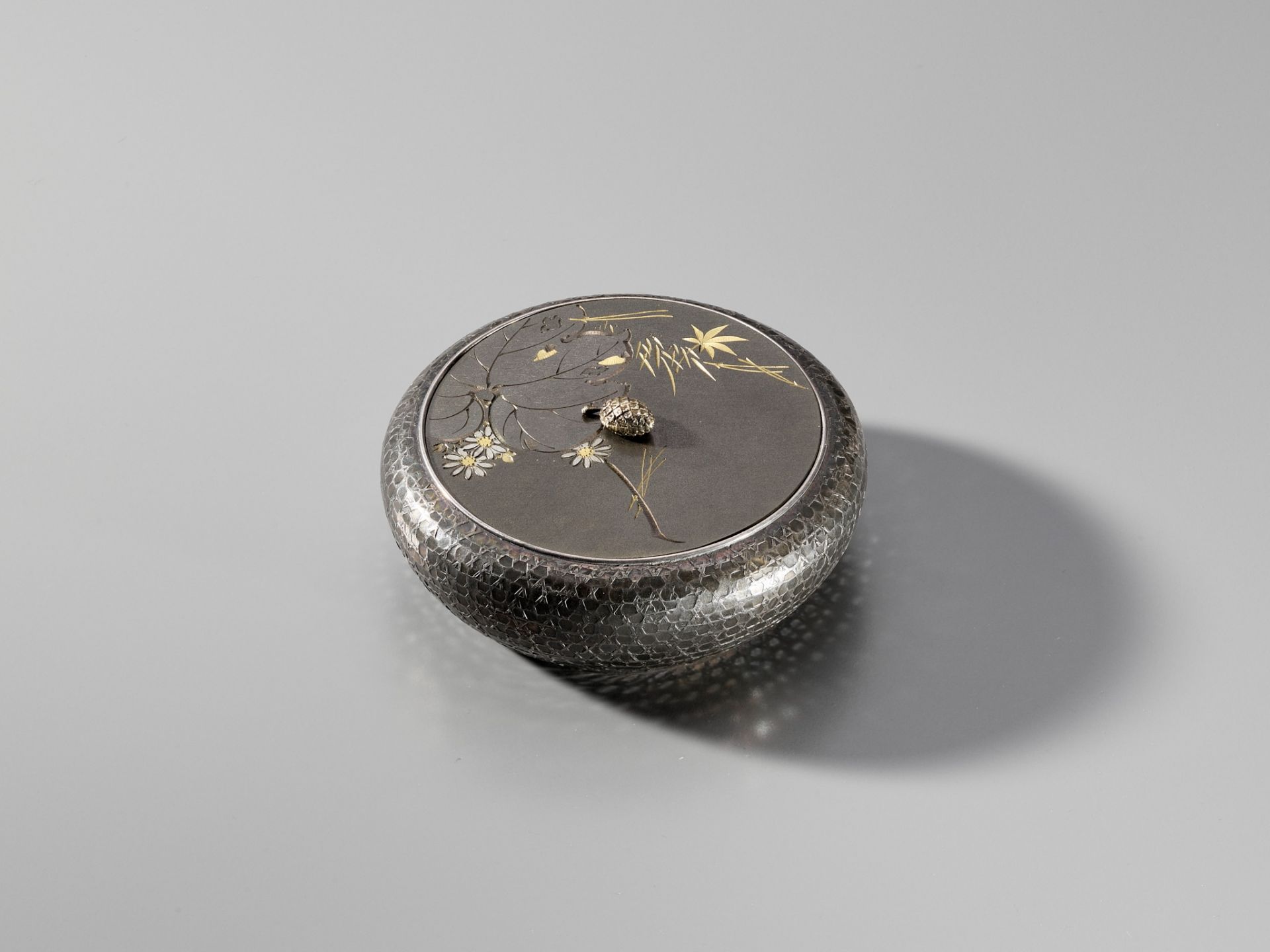 HATTORI: A RARE SILVER AND MIXED METAL KOGO (INCENSE BOX) - Image 4 of 11