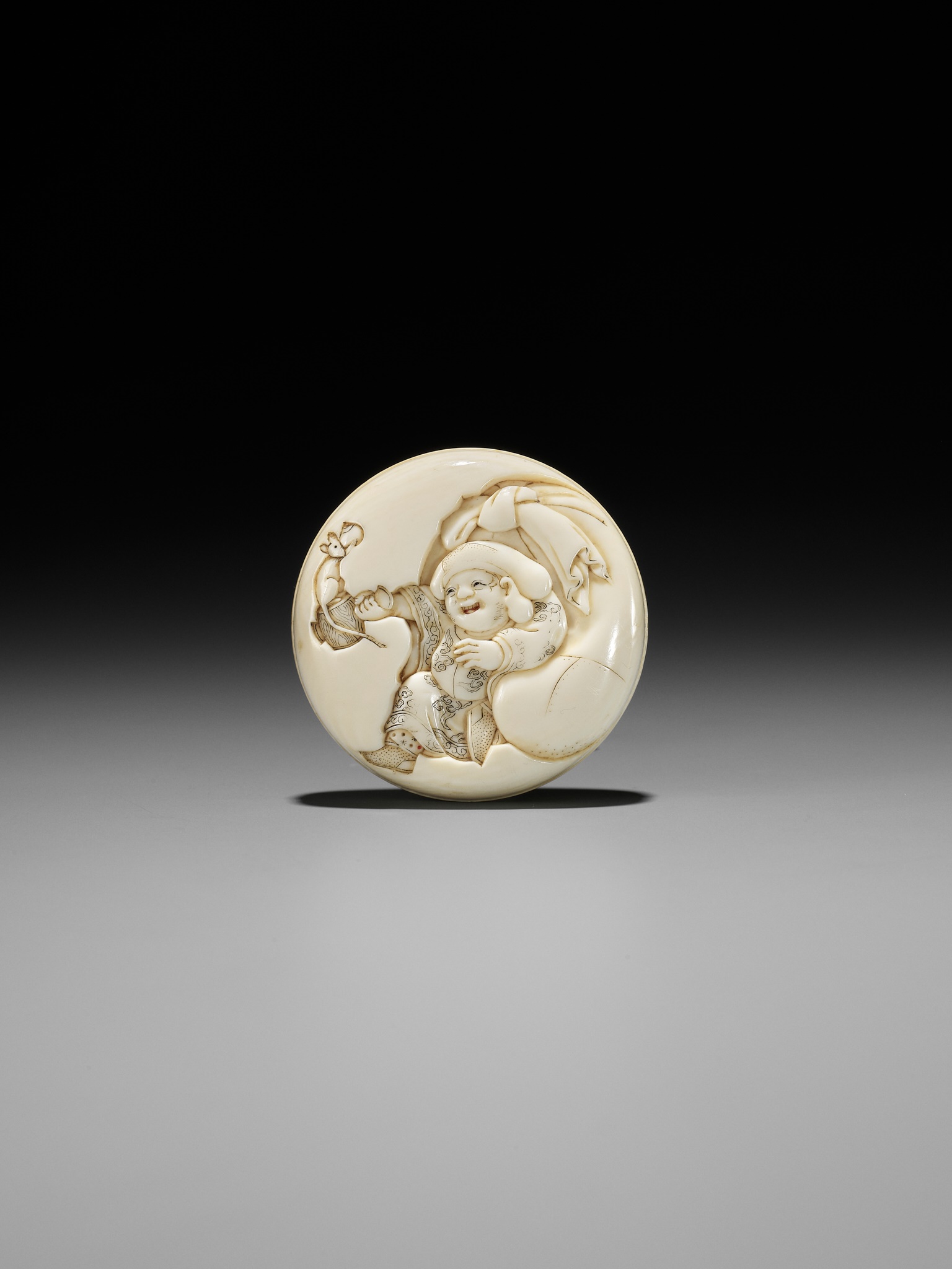 SORIN: AN IVORY MANJU NETSUKE WITH DAIKOKU AND RAT - Image 2 of 11