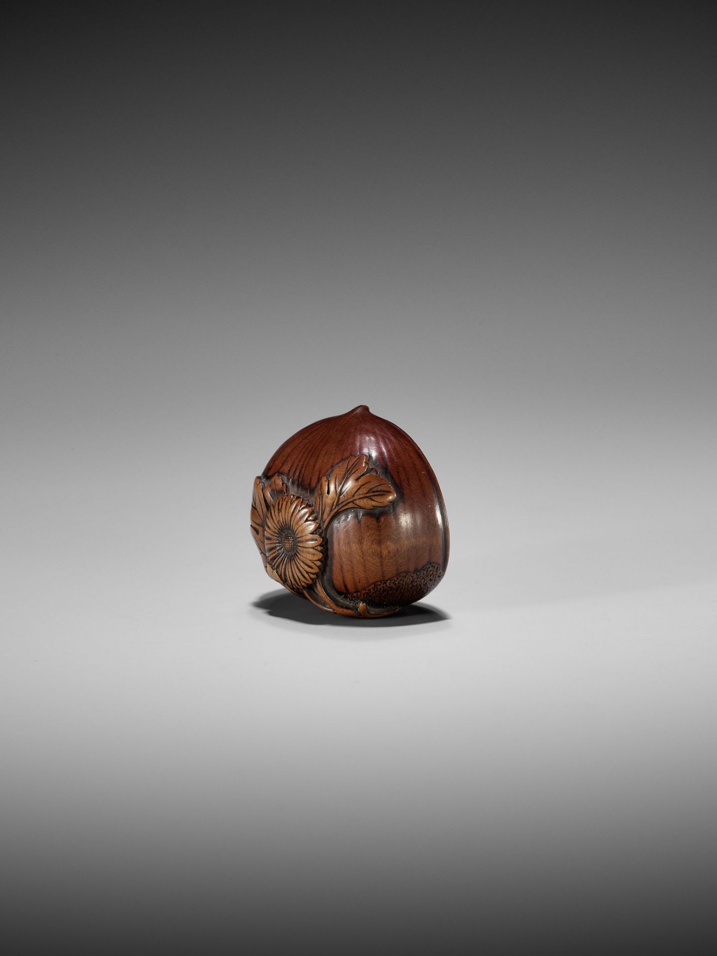 AN EARLY AUTUMNAL WOOD NETSUKE OF A CHESTNUT WITH CHRYSANTHEMUM - Image 2 of 7