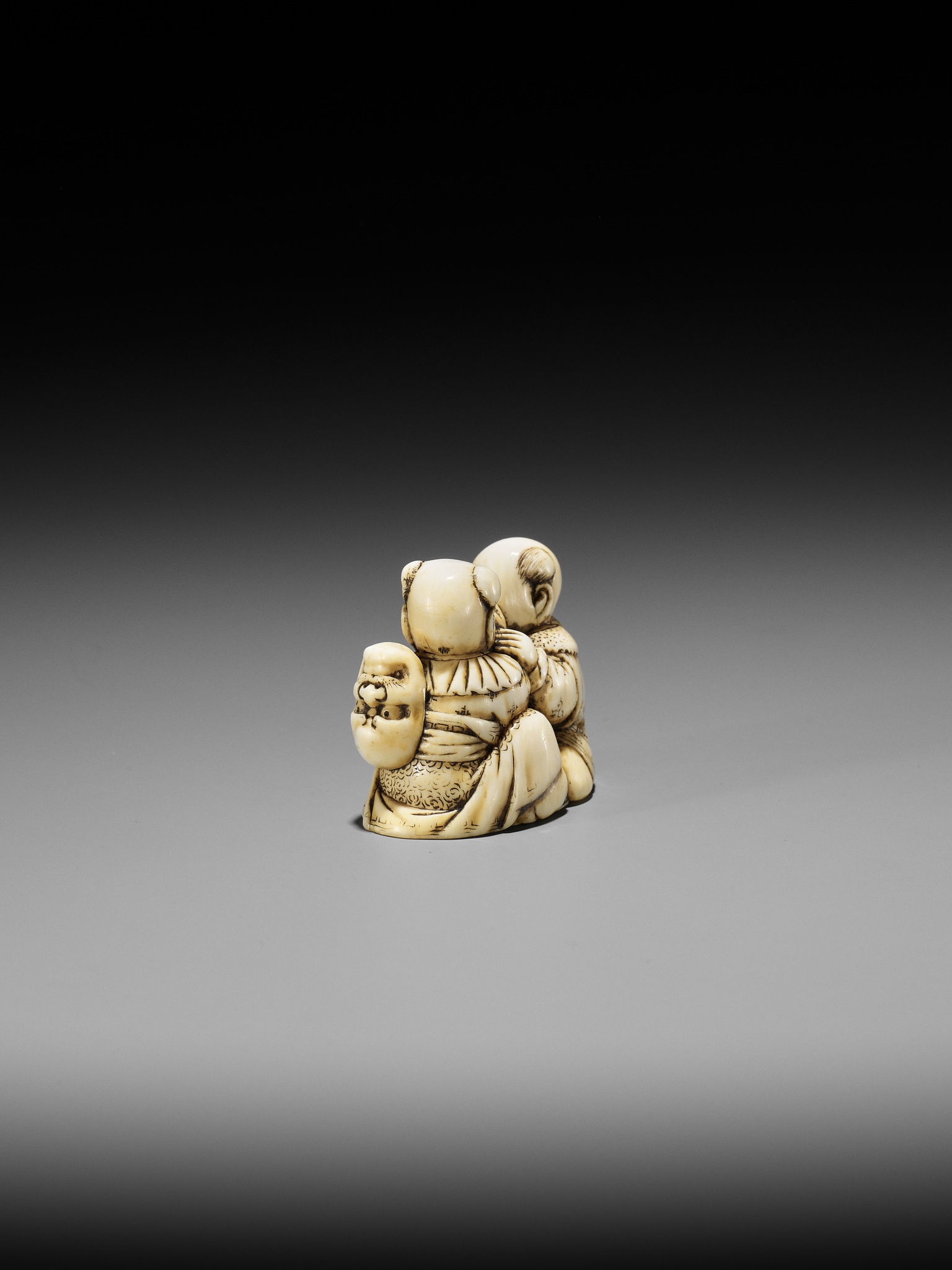 TADACHIKA: AN IVORY NETSUKE OF TWO PLAYING KARAKO - Image 5 of 10