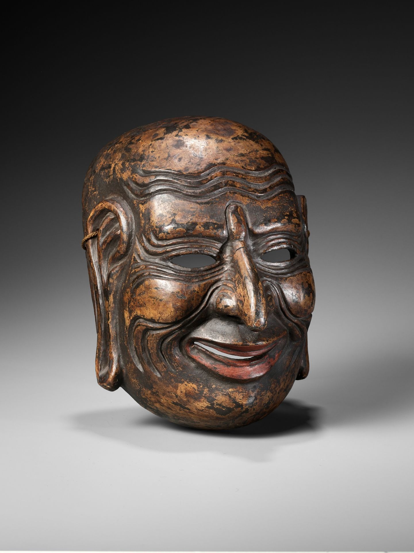 GYOSUI: A LACQUERED WOOD GIGAKU MASK OF TAIKOFU - Bild 3 aus 9