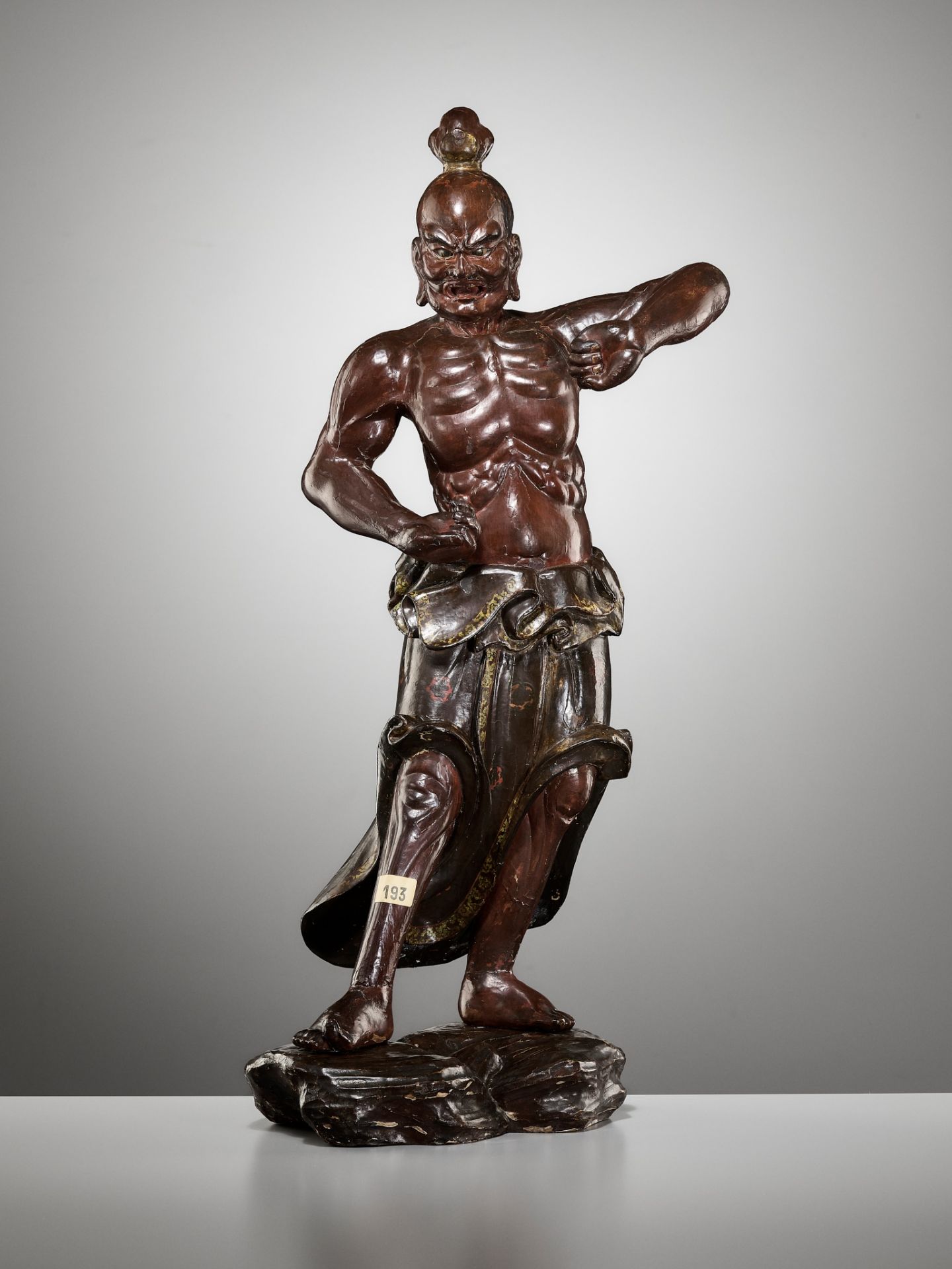 A LARGE AND IMPRESSIVE LACQUERED WOOD FIGURE OF A NIO GUARDIAN - Image 3 of 8