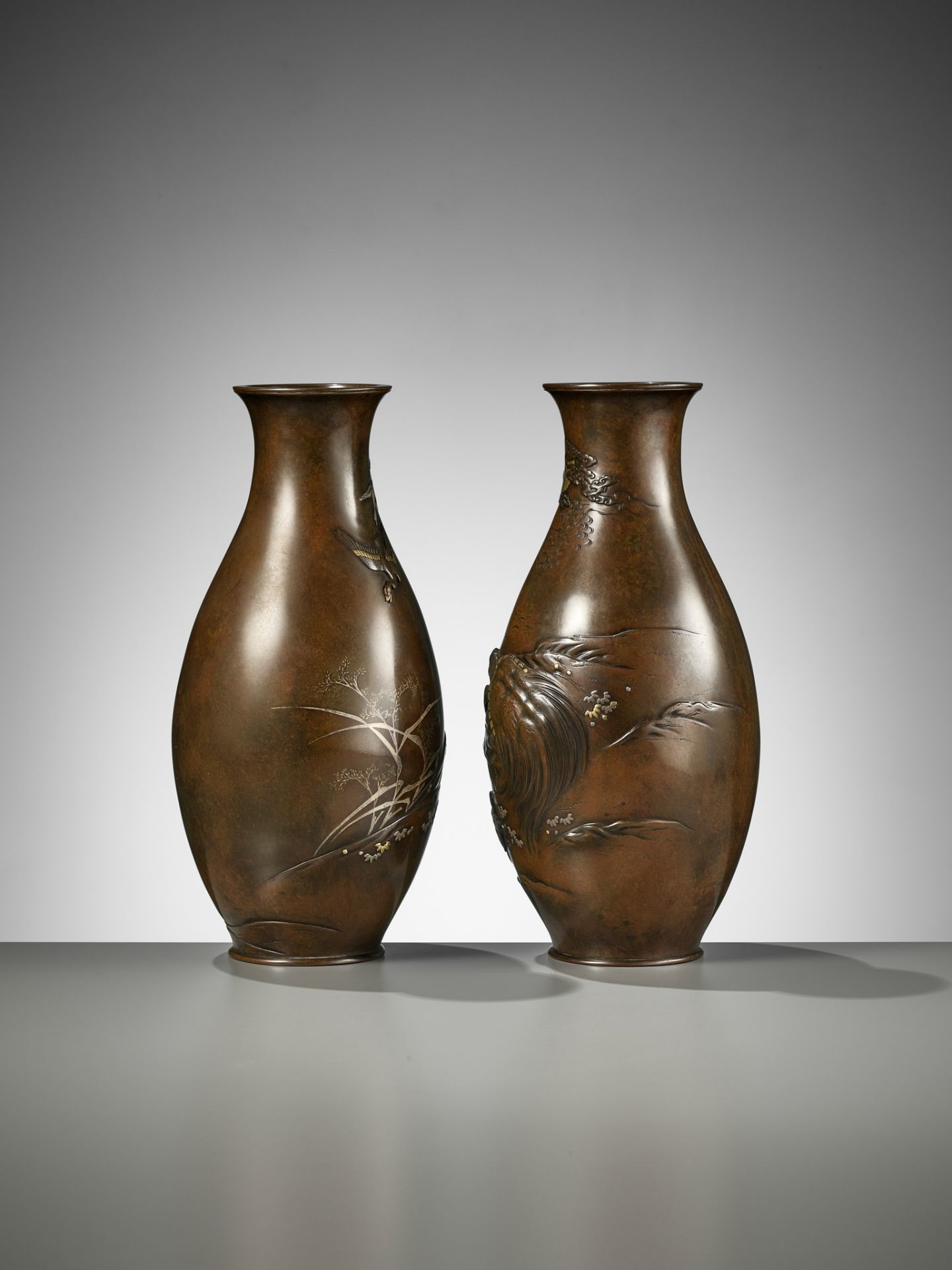CHOMIN: A SUPERB PAIR OF INLAID BRONZE VASES WITH MINOGAME AND GEESE - Image 5 of 12