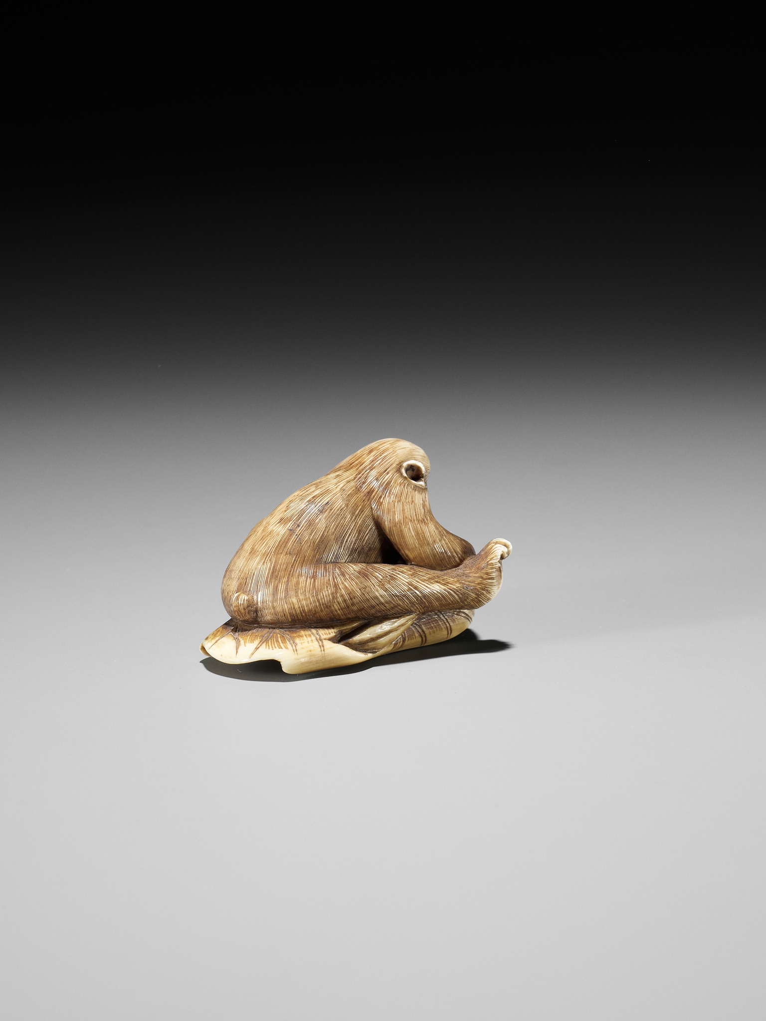 AN IVORY NETSUKE OF A MONKEY, CRAB AND LOTUS - Image 6 of 10