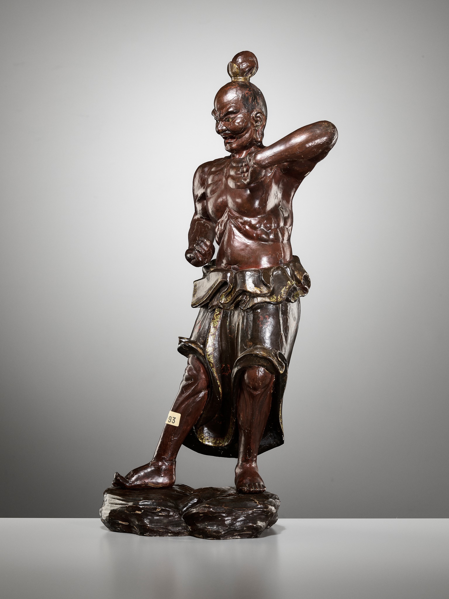 A LARGE AND IMPRESSIVE LACQUERED WOOD FIGURE OF A NIO GUARDIAN - Image 5 of 8