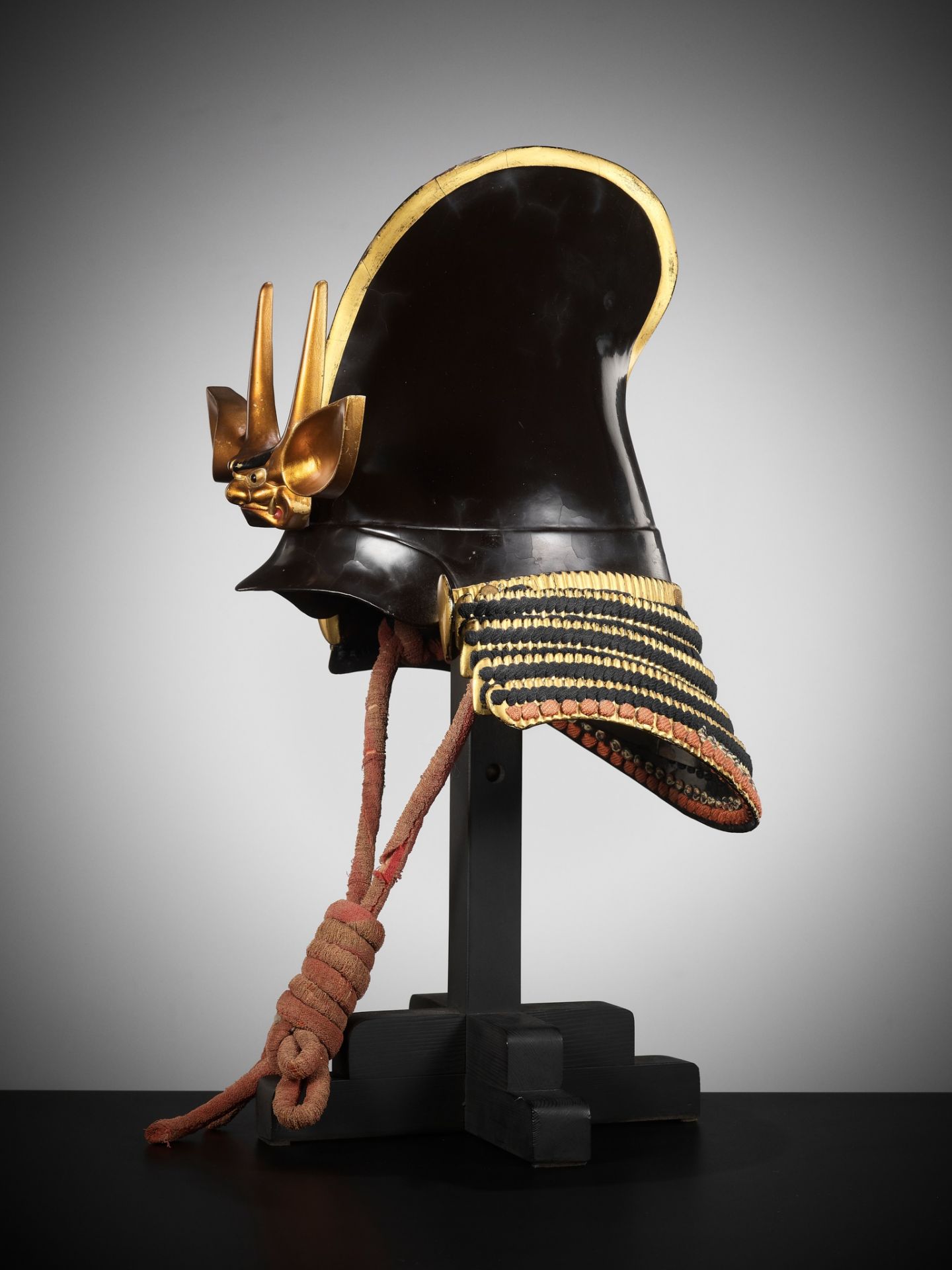 A BLACK AND GOLD-LACQUERED KAWARI KABUTO WITH ONI MAEDATE - Image 4 of 8