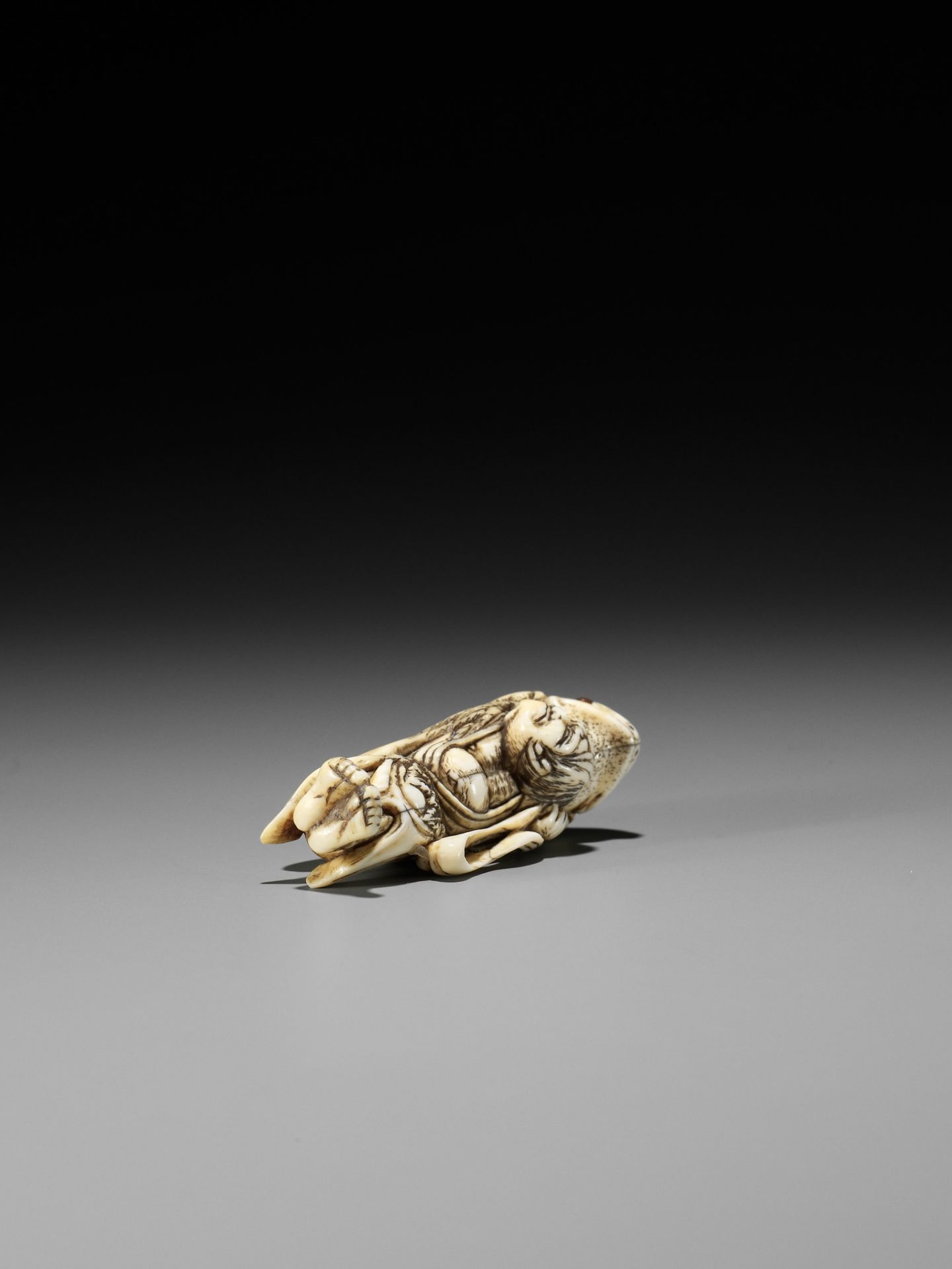 AN AMUSING IVORY NETSUKE OF GAMA SENNIN ATTRIBUTED TO MASAKAZU - Image 10 of 11