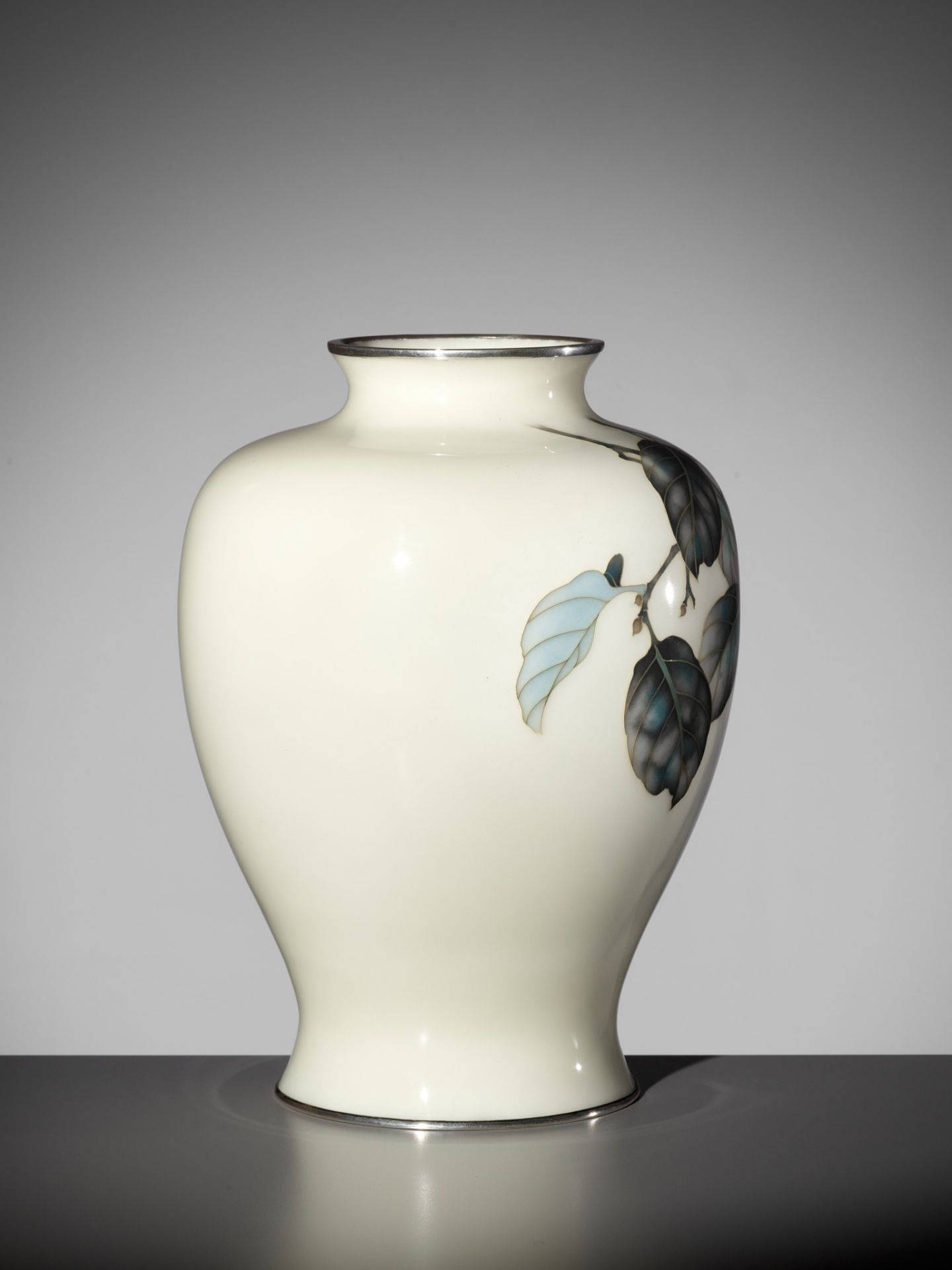 ANDO JUBEI: A FINE CLOISONNÃ‰ ENAMEL VASE WITH FRUITING PERSIMMON TREE - Image 7 of 10