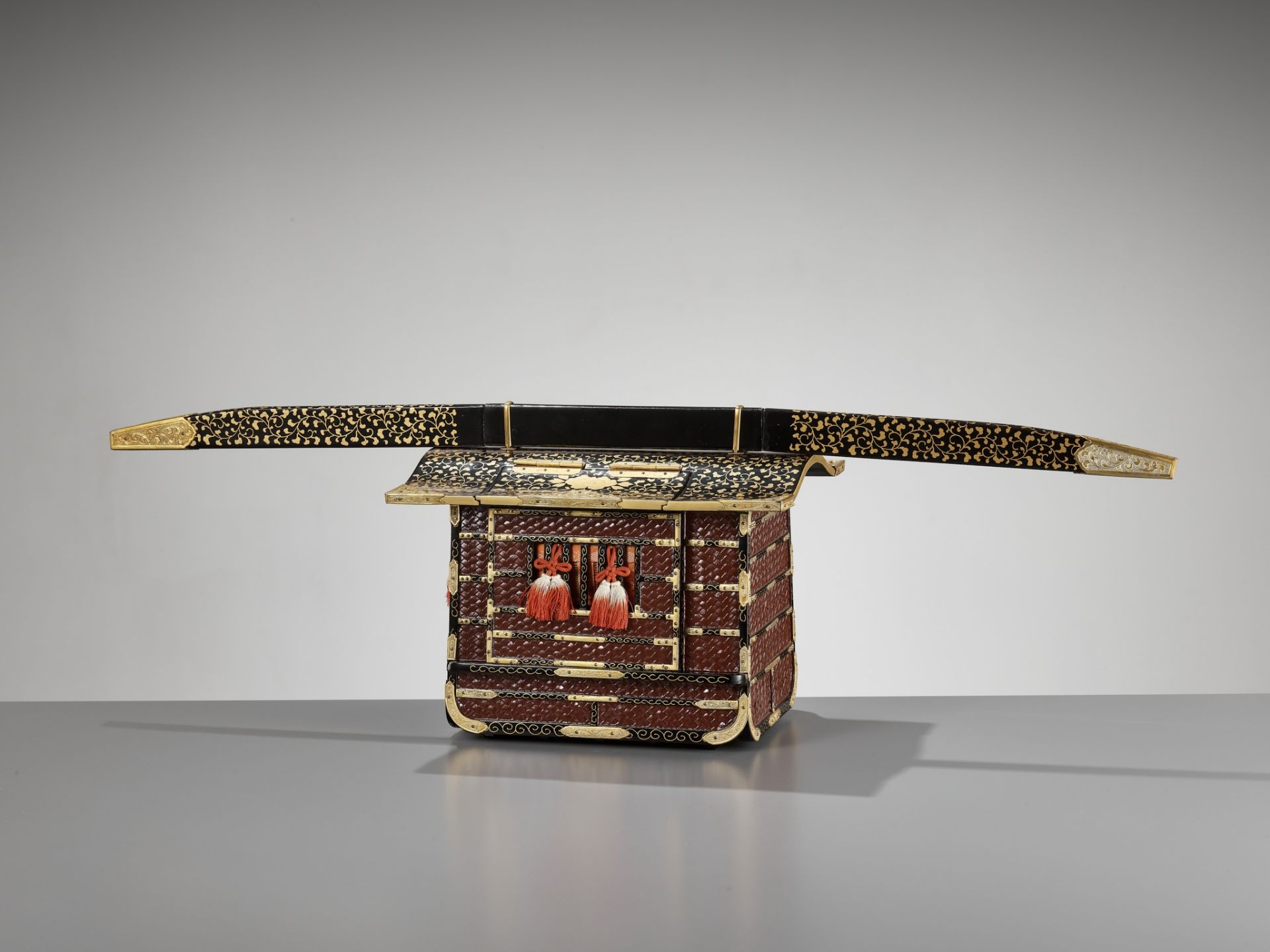 A LACQUER MINIATURE KAGO (PALANQUIN) - Bild 8 aus 14