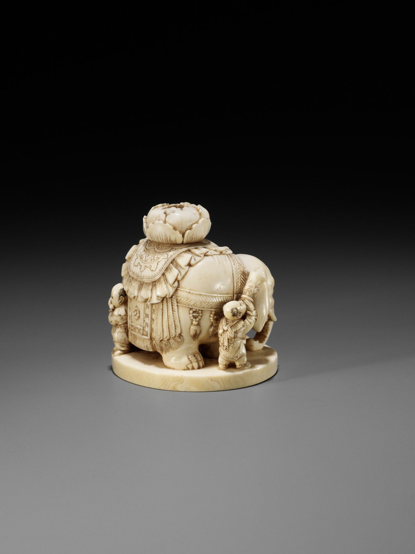 CHIKUYOSAI TOMOCHIKA: A LARGE IVORY OKIMONO NETSUKE OF AN ELEPHANT WITH A GROUP OF KARAKO - Image 2 of 14