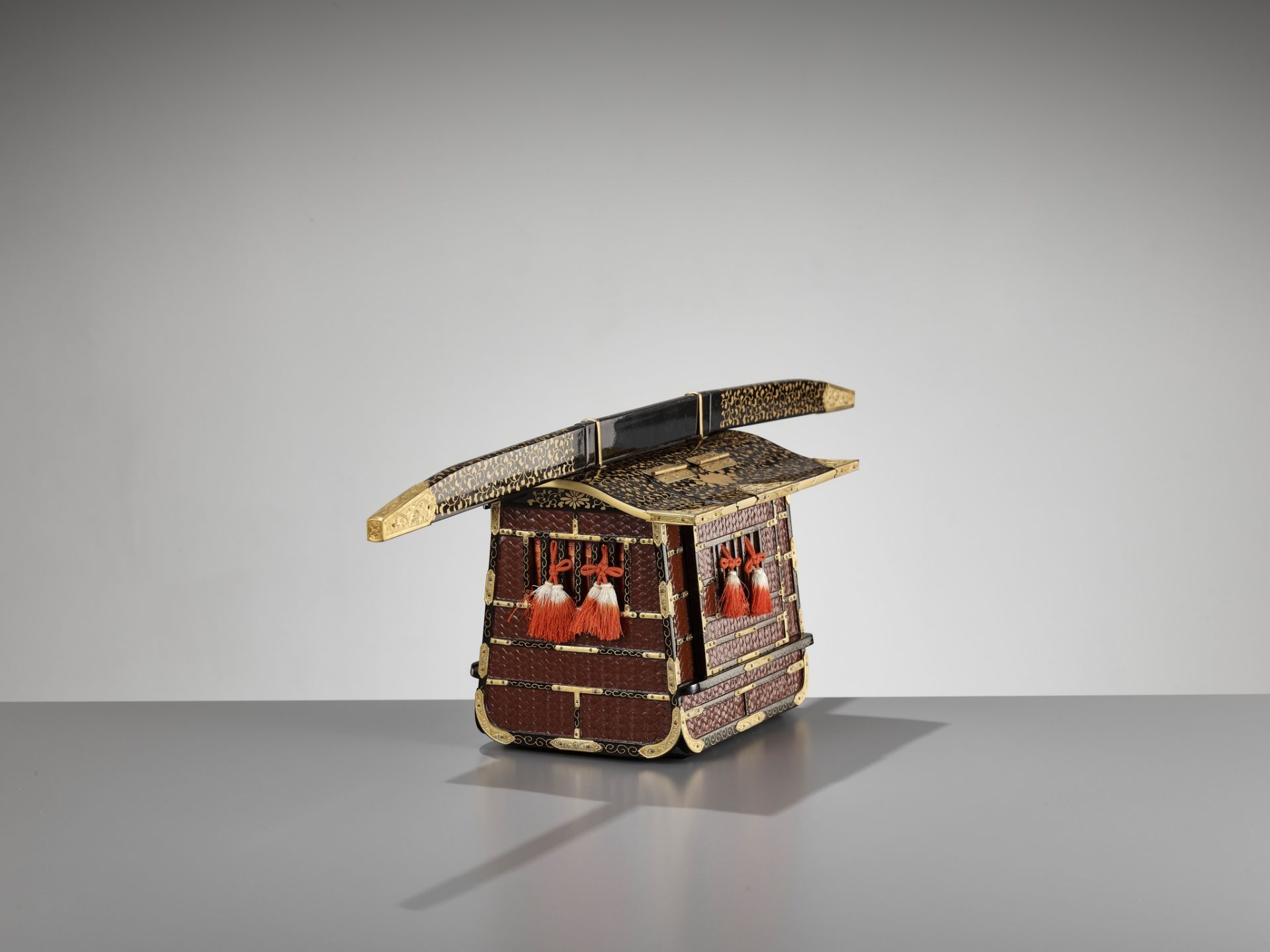 A LACQUER MINIATURE KAGO (PALANQUIN) - Image 7 of 14
